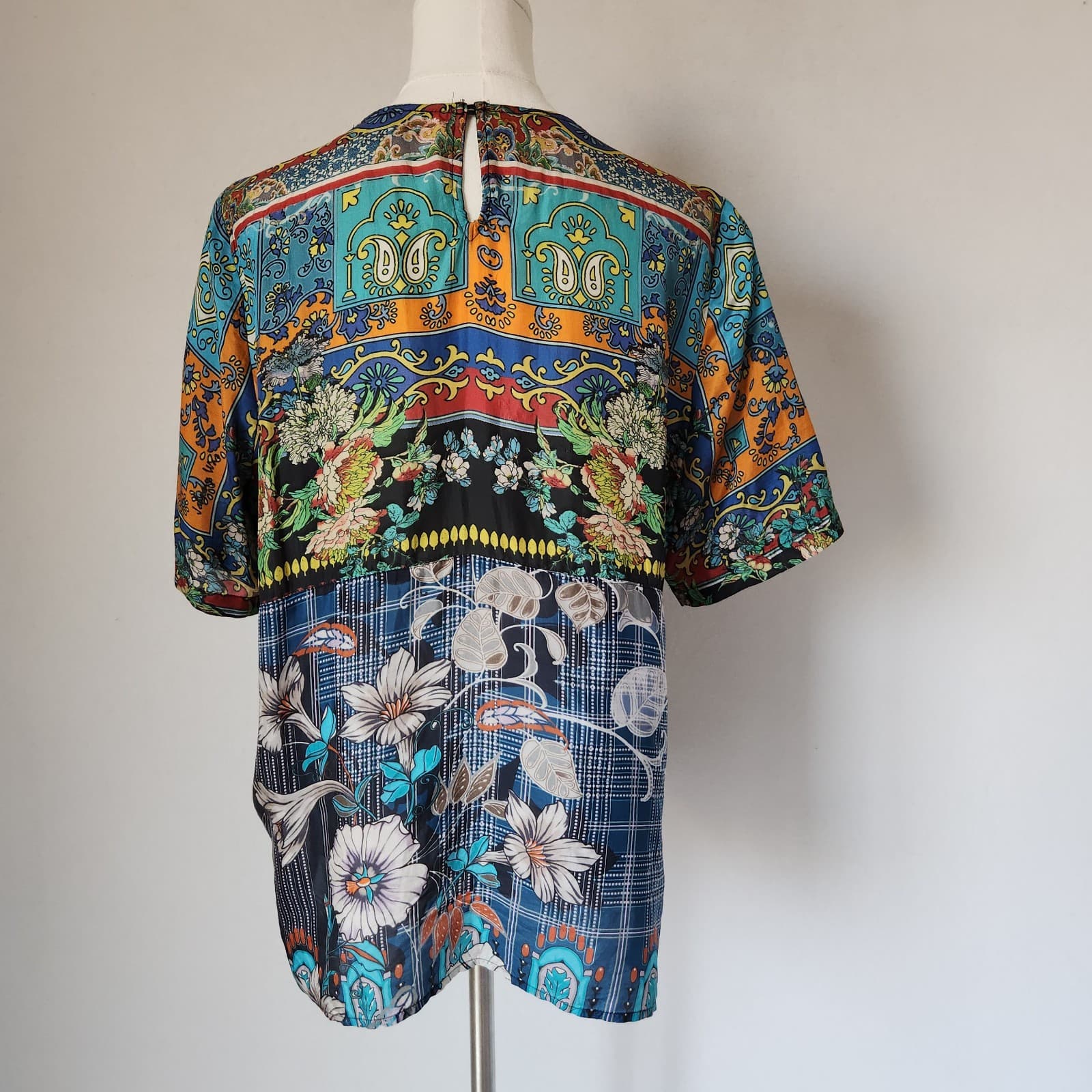 Johnny Was Workshop Silk Floral Embroidered Blouse Short Sleeve Multicolor Sz.M - Thumbnail 7