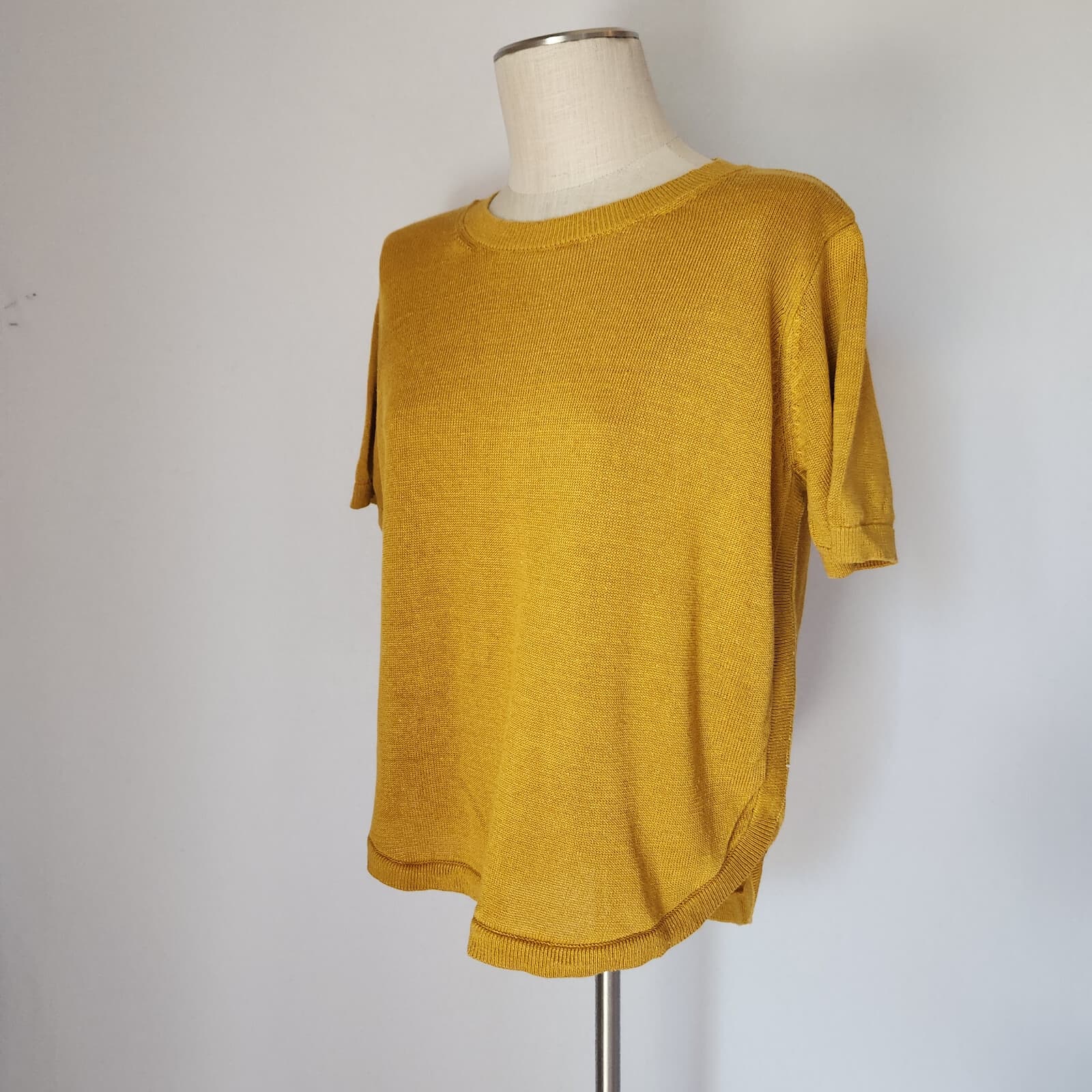 EUC Garnet Hill Haiku Linen Boxy Sweater Shirttail Hem Short Sleeve Yellow Sz.L - Thumbnail 3