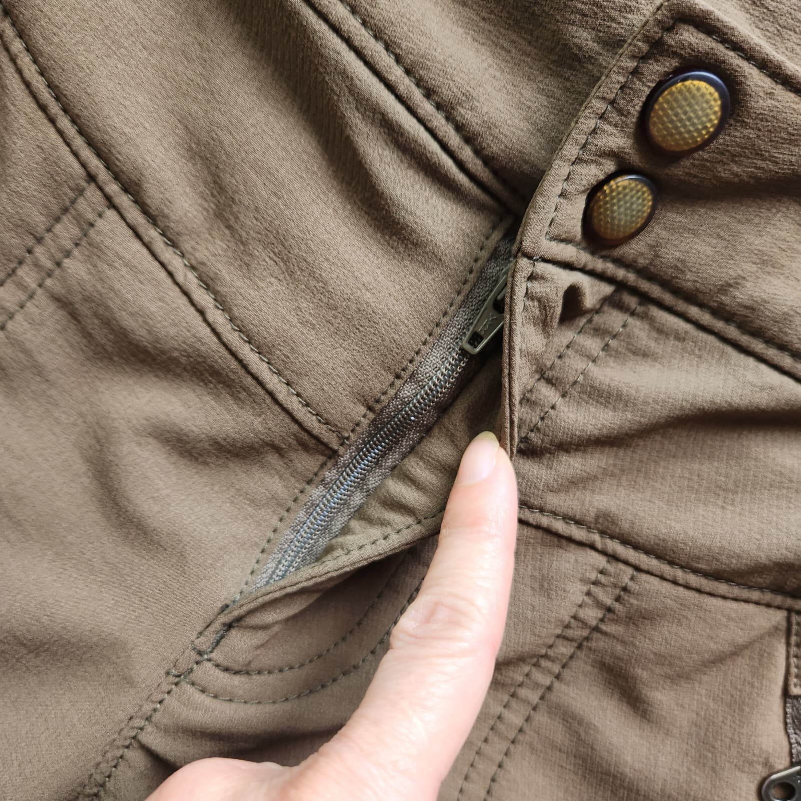 Athleta Outdoor Hiking Cropped Pants Wide-Leg Zip-Pocket Brown Women's 12P - Thumbnail 3