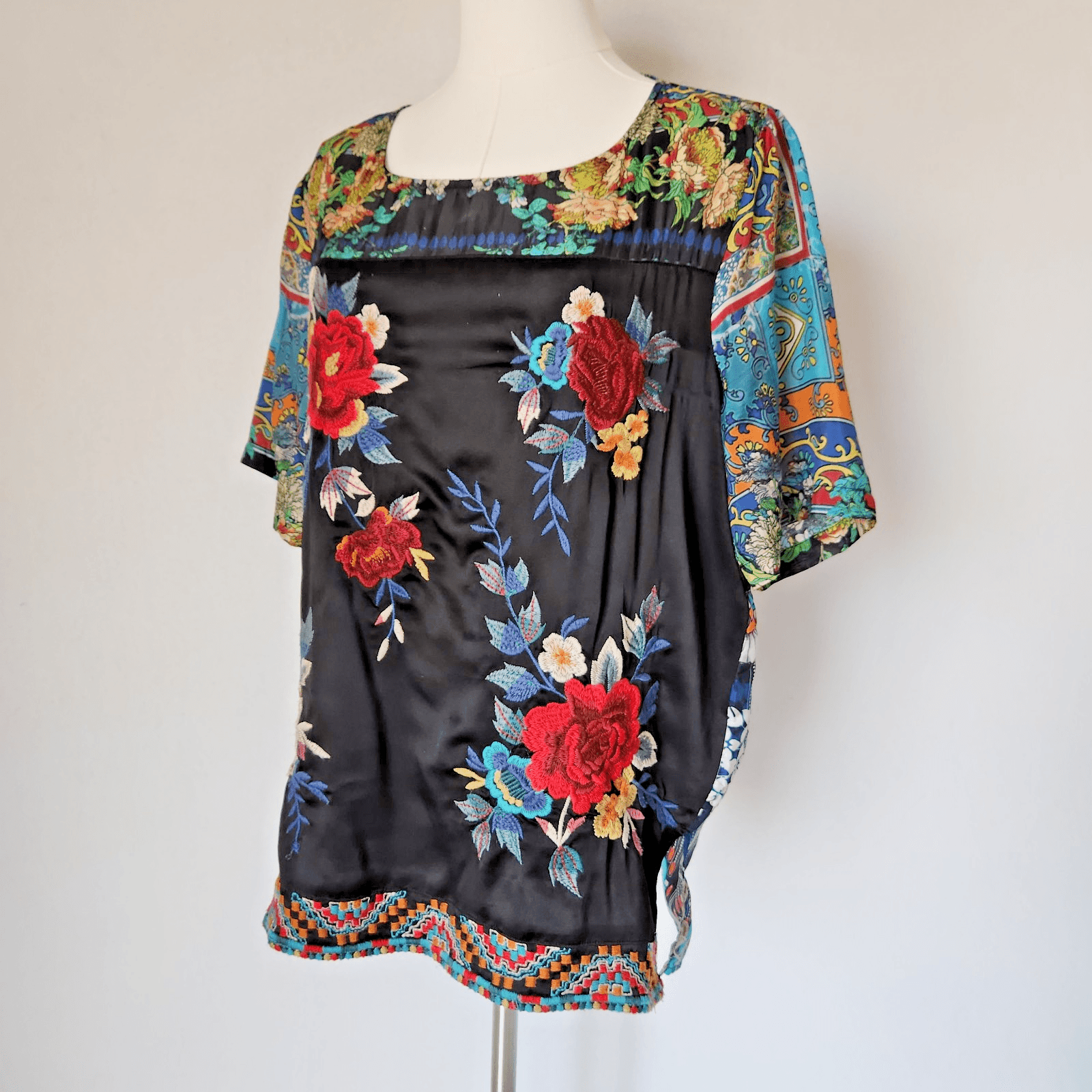 Johnny Was Workshop Silk Floral Embroidered Blouse Short Sleeve Multicolor Sz.M - Thumbnail 2