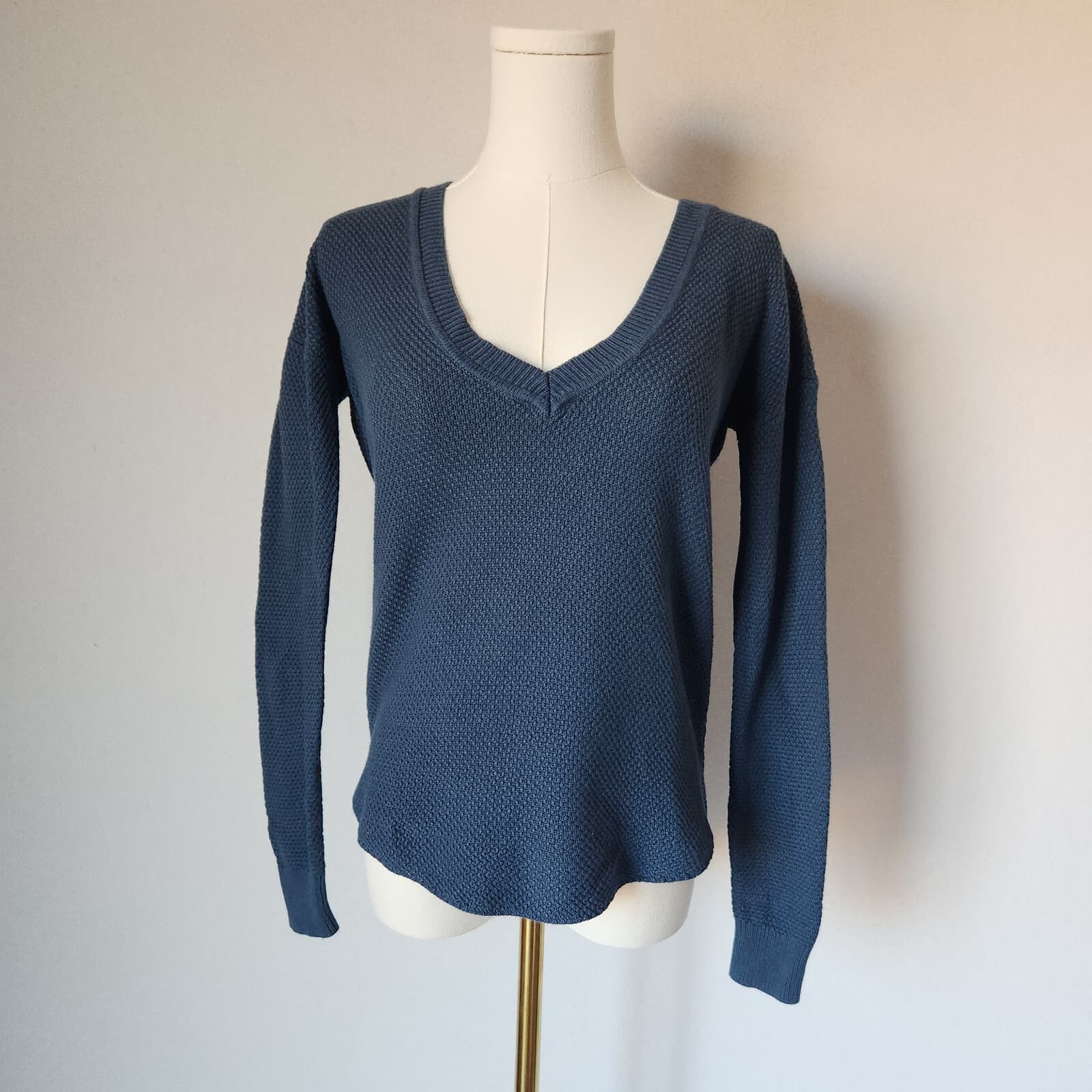 Aritzia Wilfred Galois Silk Cotton Cashmere Waffle Knit V-Neck Sweater Blue XXS - Thumbnail 2