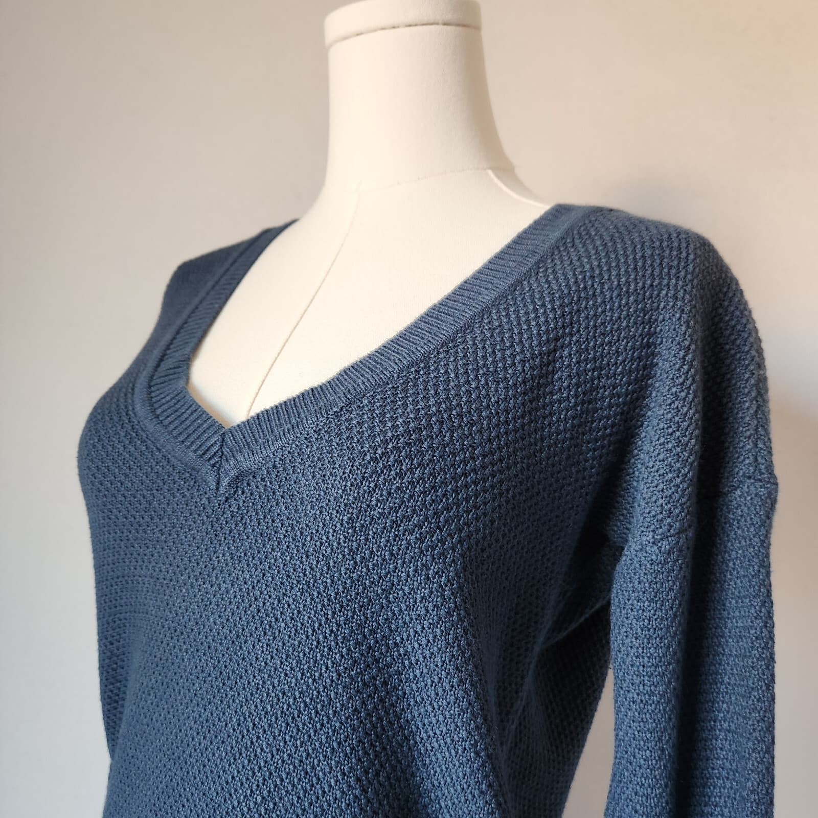 Aritzia Wilfred Galois Silk Cotton Cashmere Waffle Knit V-Neck Sweater Blue XXS - Thumbnail 3