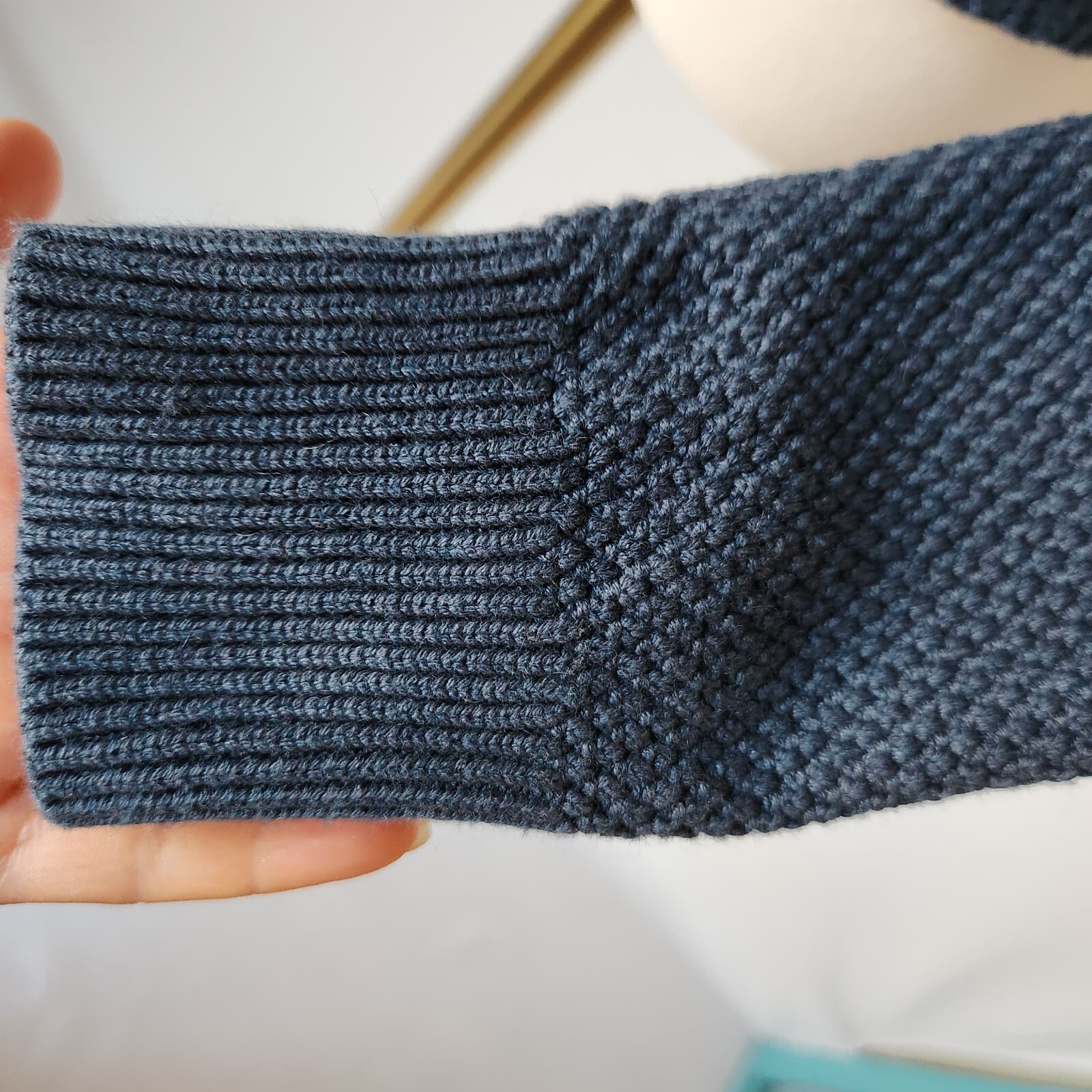 Aritzia Wilfred Galois Silk Cotton Cashmere Waffle Knit V-Neck Sweater Blue XXS - Thumbnail 6
