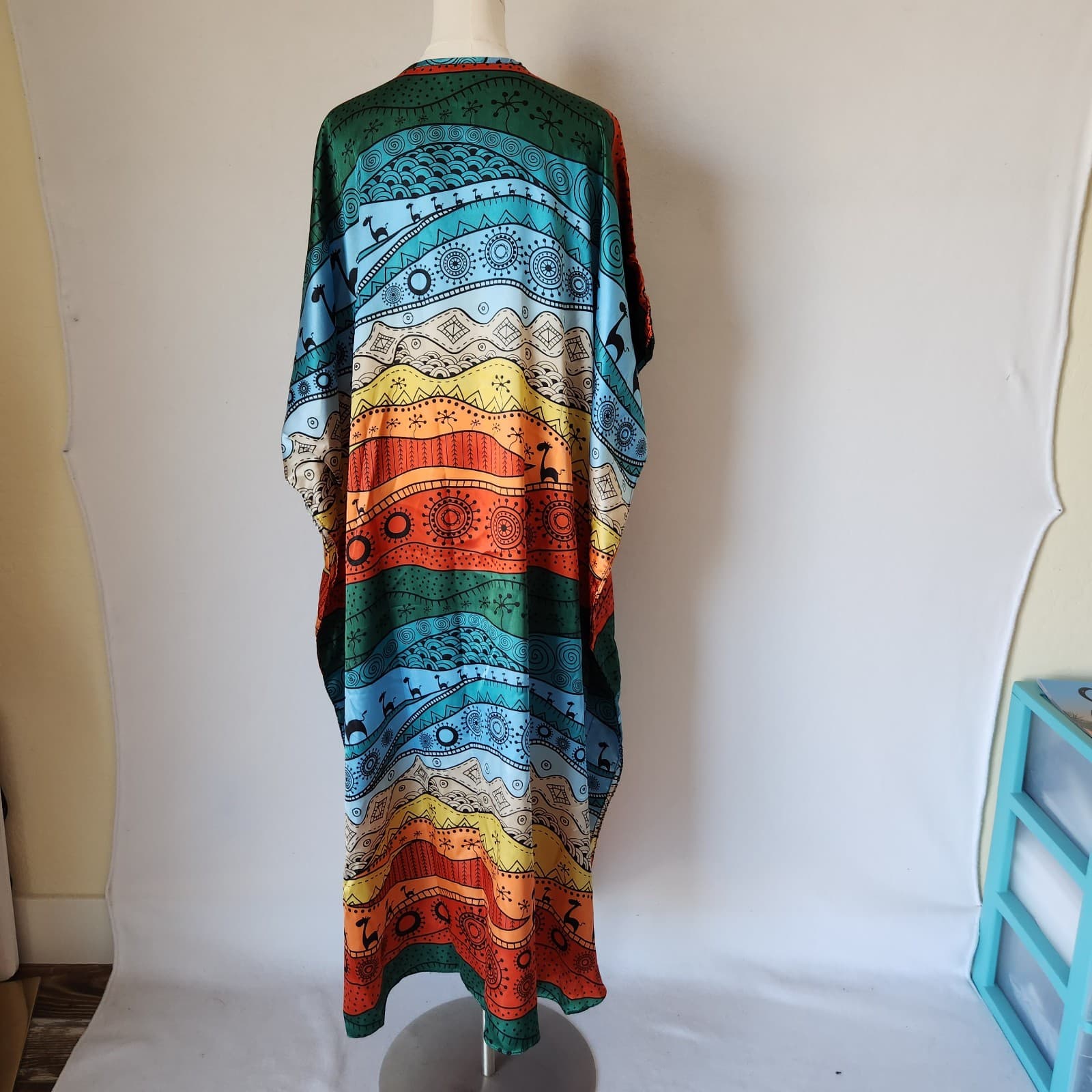NWT Winlar Dinasaur Tribal Art Colorful Satin Maxi Caftan Dress V-Neck One Size - Thumbnail 5