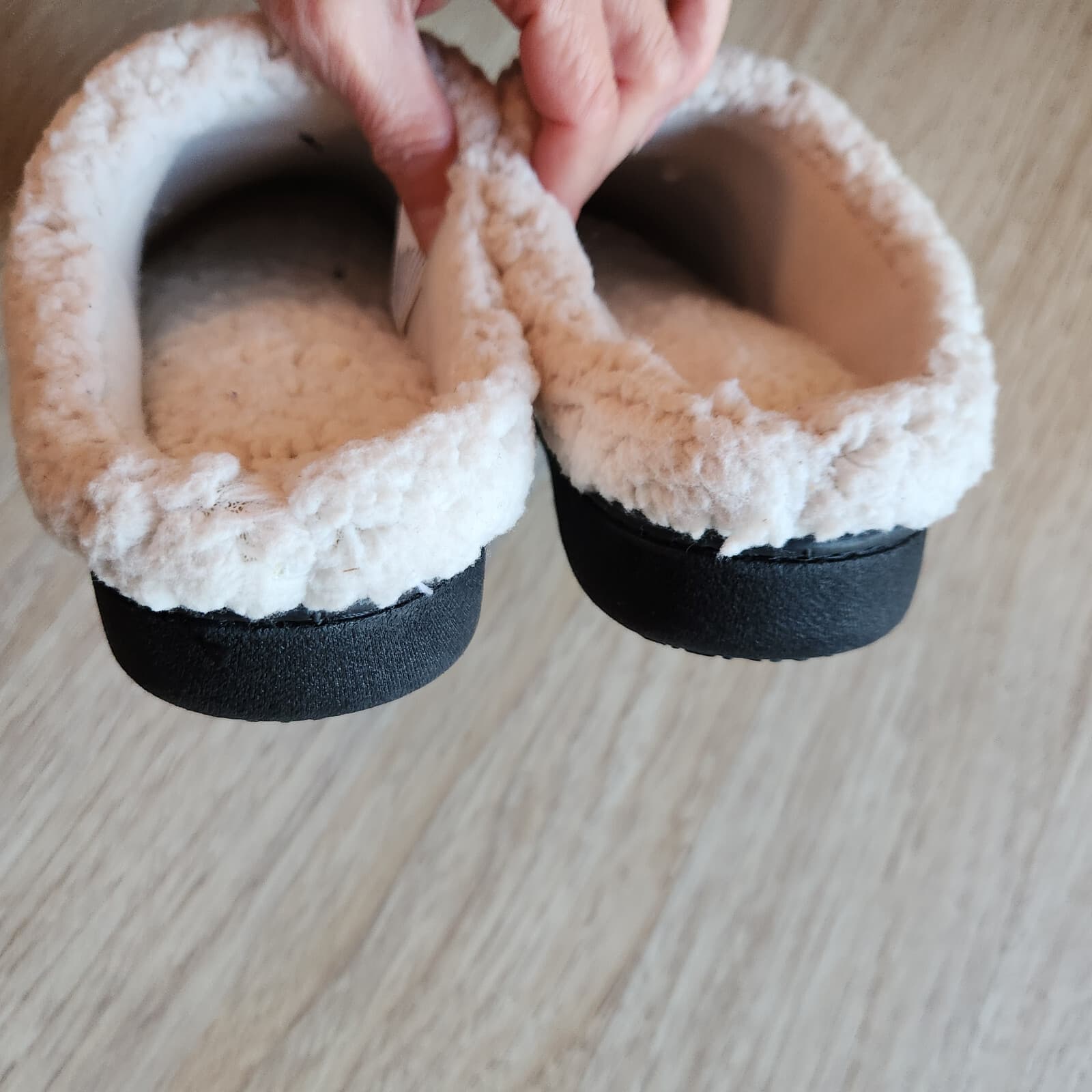 NWoB Isotoner Heather-knit Ada Hoodback Boxed Faux Fur Slippers Grey Women 6.5-7 - Thumbnail 8