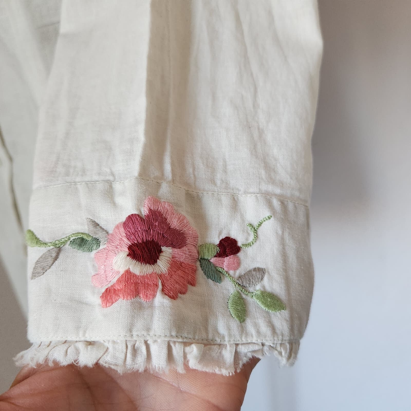 Vintage NWT Lucky Brand Floral Embroidered Henley Top Linen Cotton Cream Sz.L - Thumbnail 6