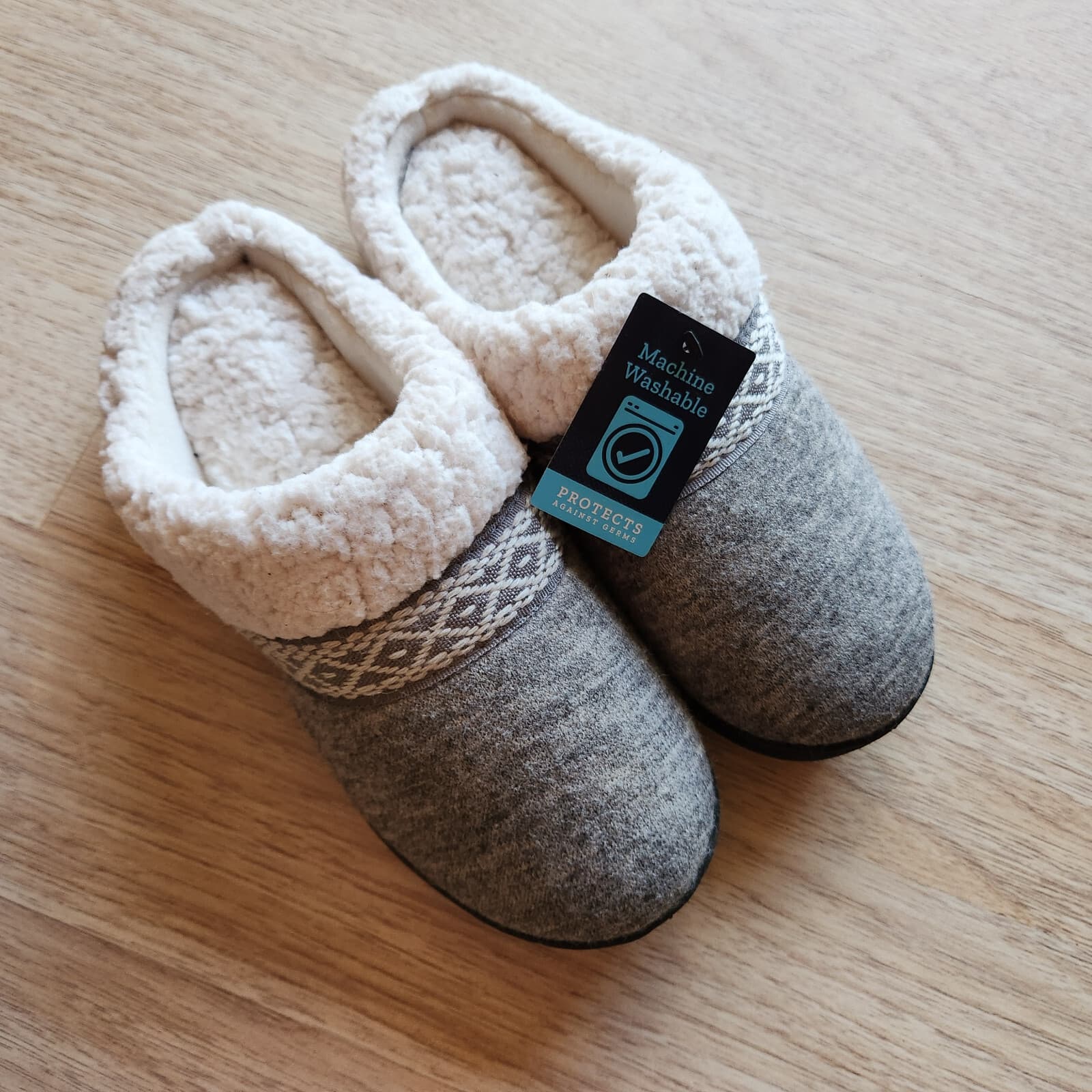 NWoB Isotoner Heather-knit Ada Hoodback Boxed Faux Fur Slippers Grey Women 6.5-7 - Thumbnail 2