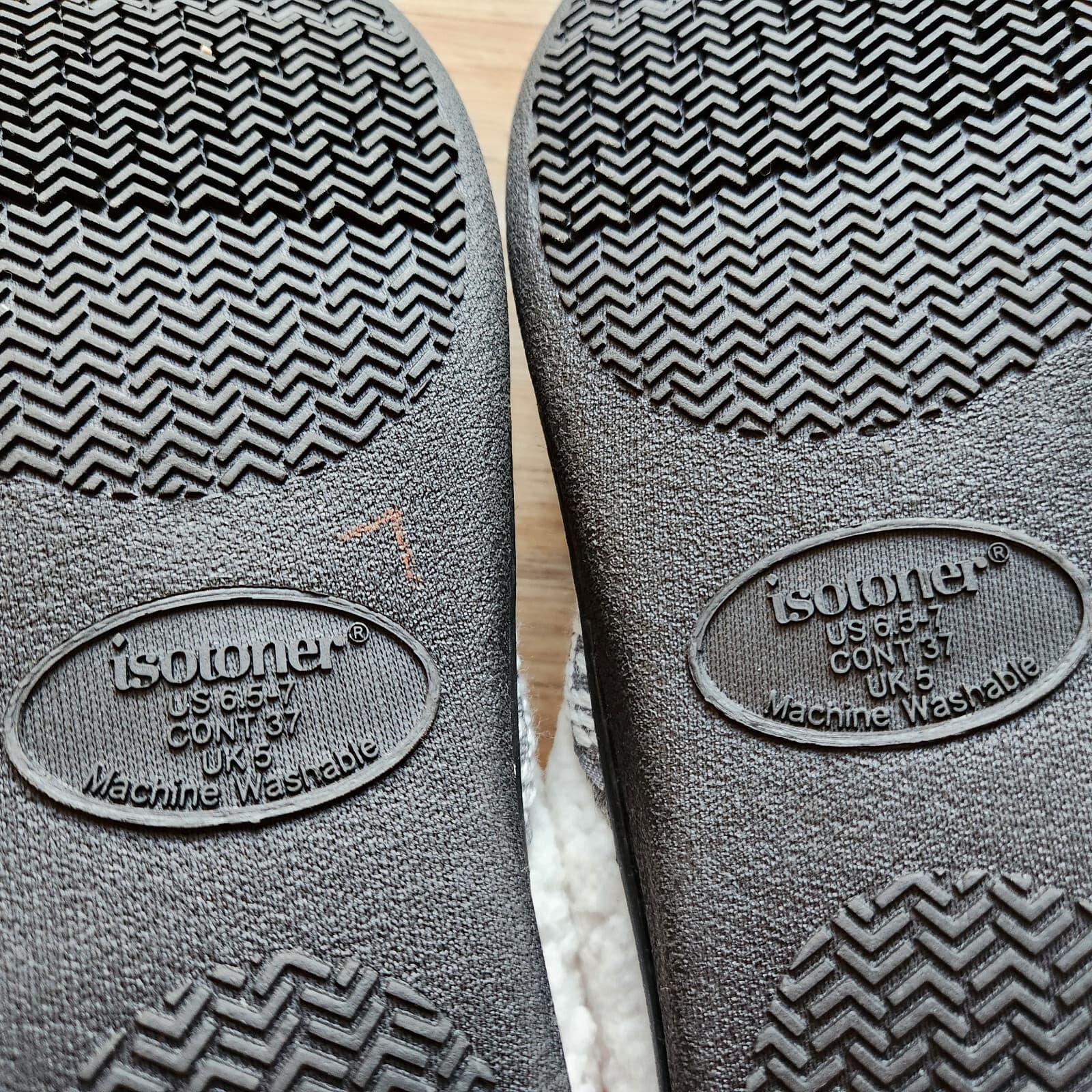 NWoB Isotoner Heather-knit Ada Hoodback Boxed Faux Fur Slippers Grey Women 6.5-7 - Thumbnail 6