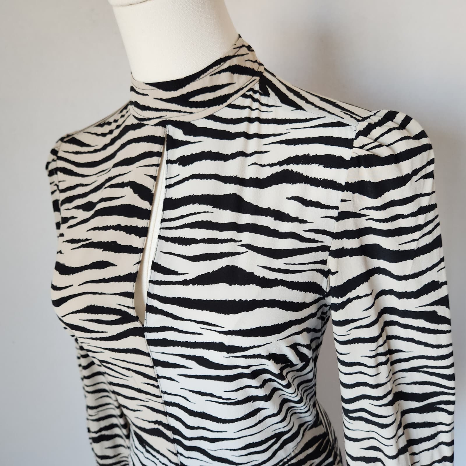 A.L.C Kennedy Animal Print Silk Two-Tone Midi Dress Long Sleeve Black Beige Sz.2 - Thumbnail 5
