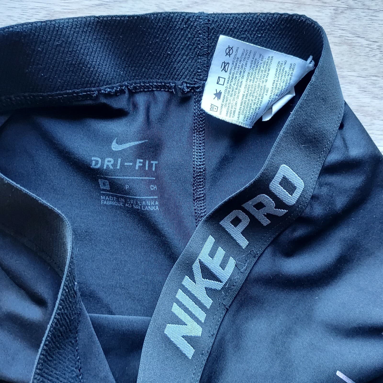 Nike Pro Dri-Fit Cropped Tights Activewear Yoga Pants Graphic Black Women Sz.S - Thumbnail 5