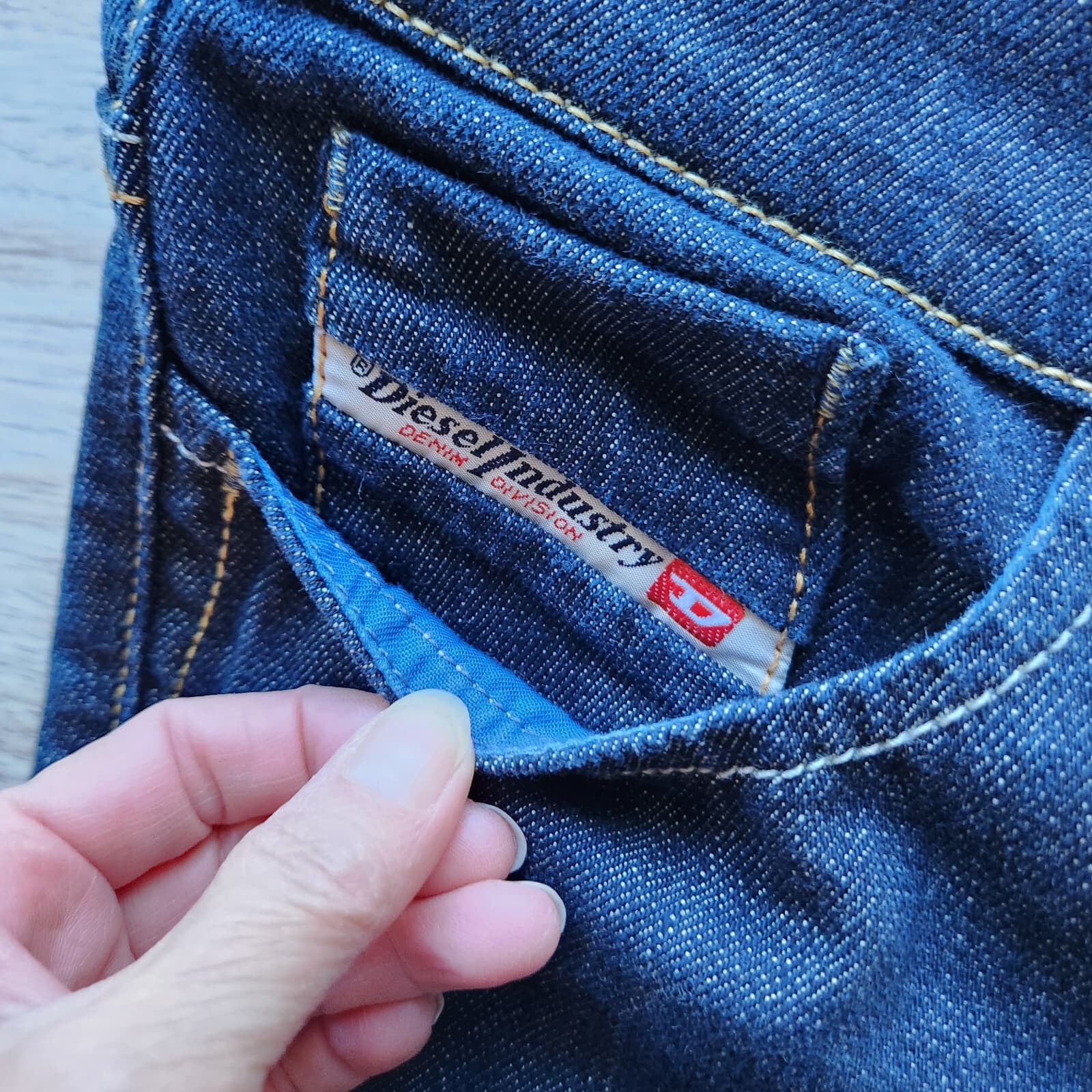 Diesel LIV Made in Italy Cropped Jeans Stretch Zip Darkwash-Blue Women 27x32 - Thumbnail 3
