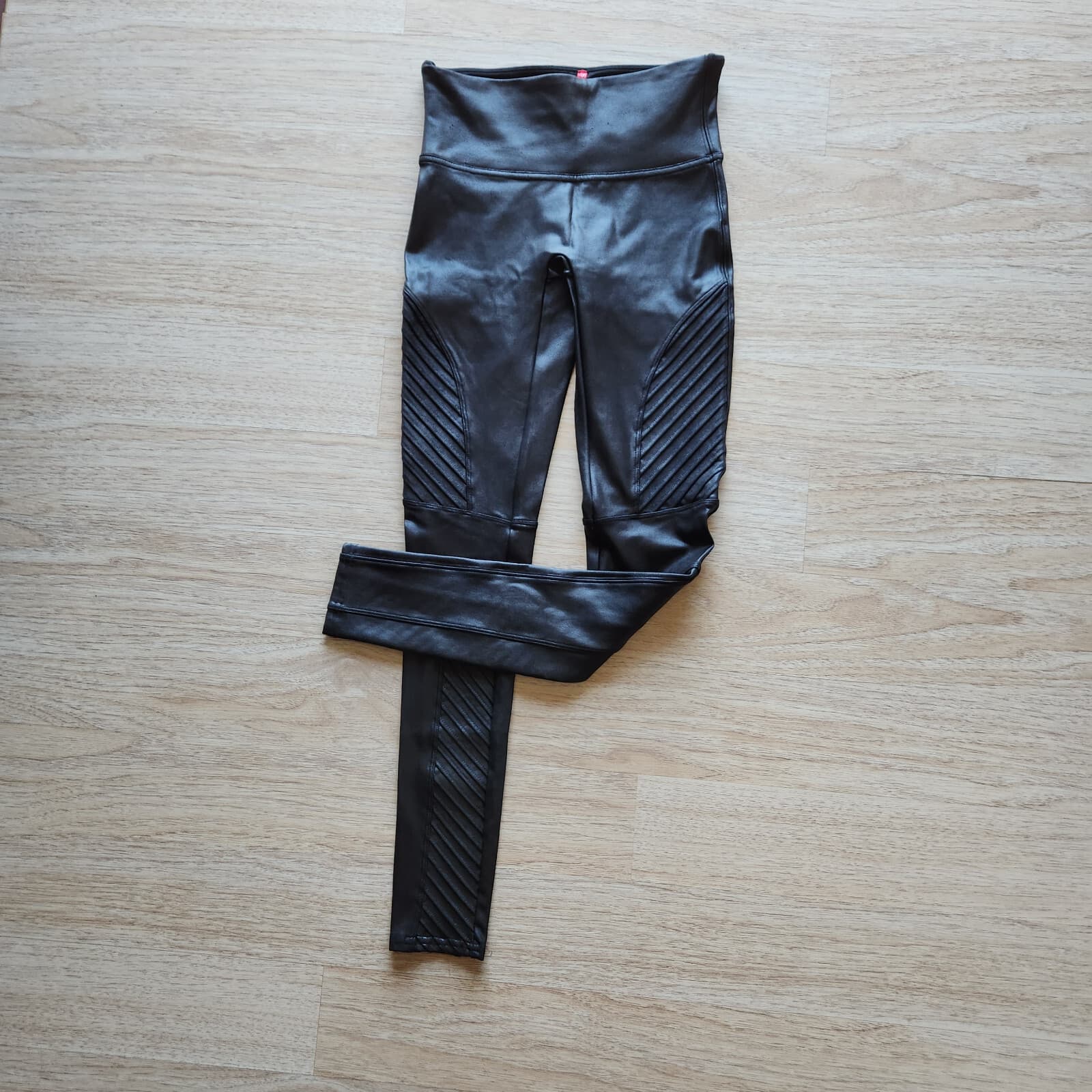 SPANX Faux Leather Moto Leggings Pintuck High Rise Metallic Black Women's S - Thumbnail 3