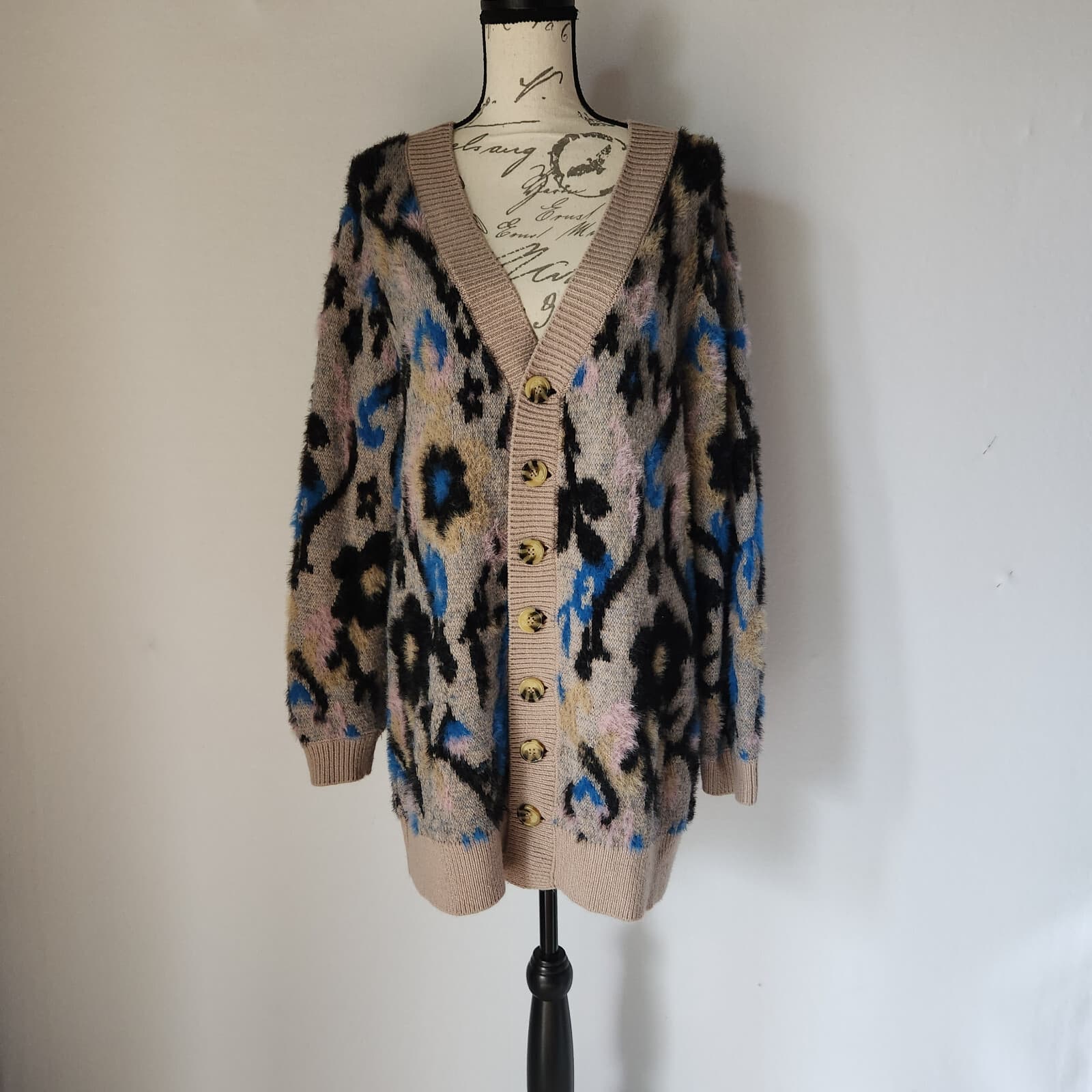 Modcloth A Fuzzing Feeling Oversized Cardigan V-Neck Button Floral Blue Tan Sz.L - Thumbnail 2