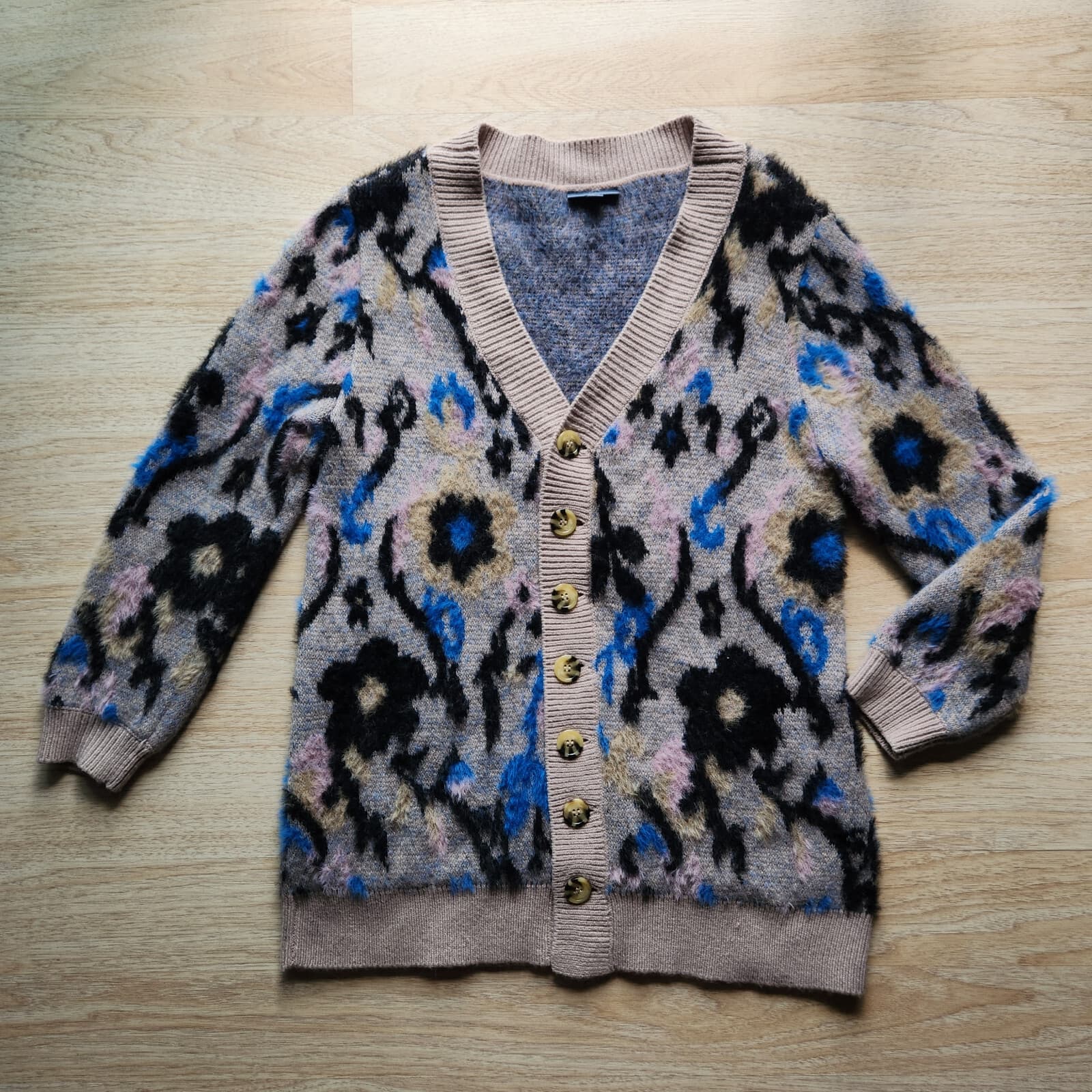 Modcloth A Fuzzing Feeling Oversized Cardigan V-Neck Button Floral Blue Tan Sz.L - Thumbnail 5