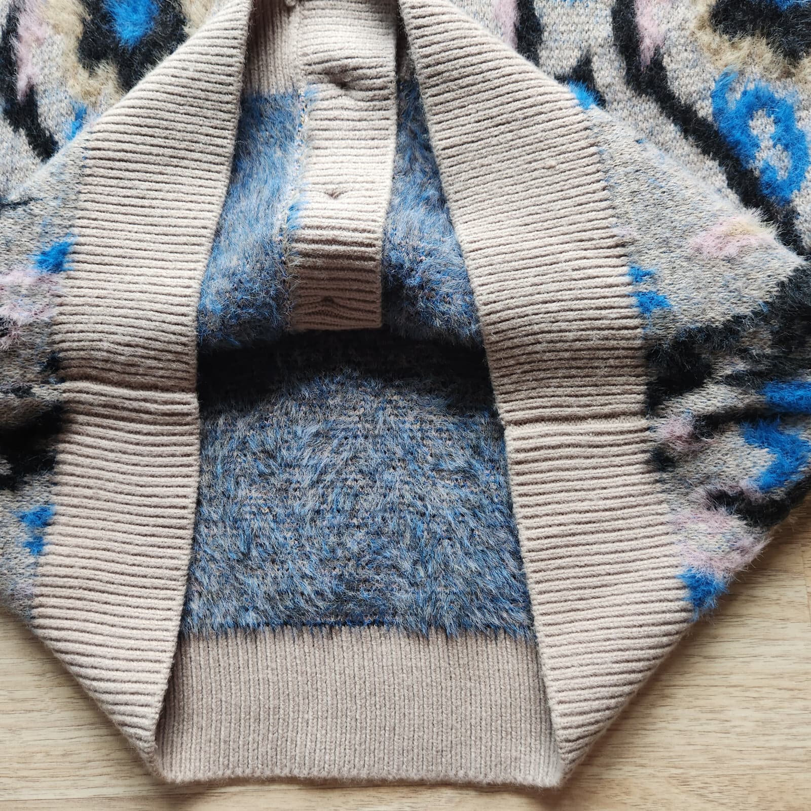 Modcloth A Fuzzing Feeling Oversized Cardigan V-Neck Button Floral Blue Tan Sz.L - Thumbnail 9