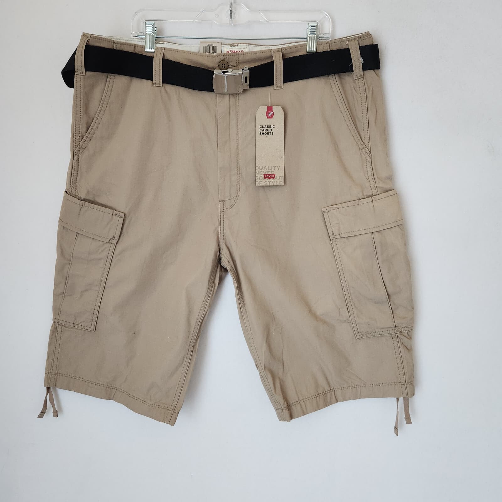 NWT Levi's Classic Cargo 13" Belted Shorts Zip Pocket Cotton Beige Men's 40 - Thumbnail 2