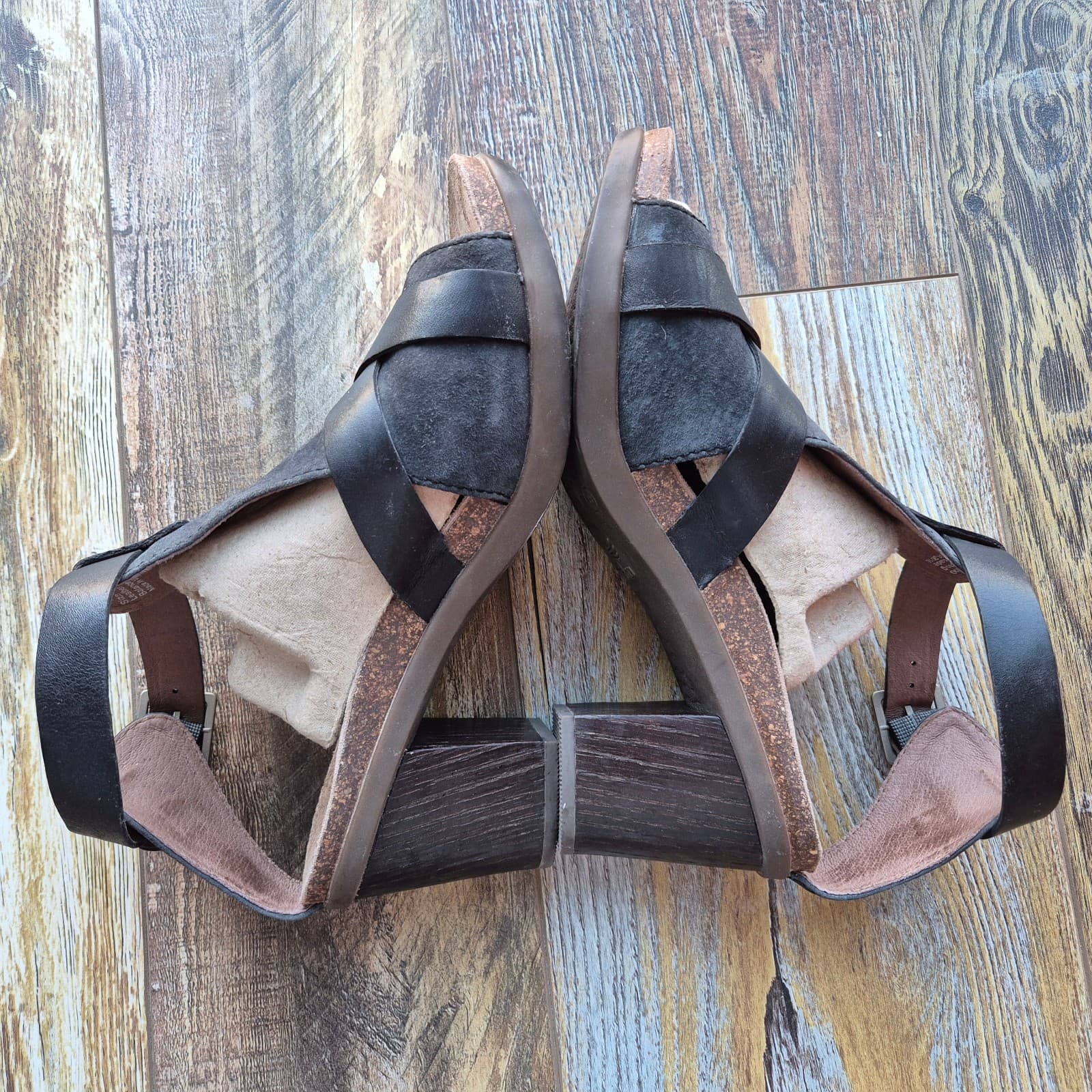 Dansko Dominique T-strap 3" Block Heel Sandals Cork Midsole Black Leather EU39 - Thumbnail 8