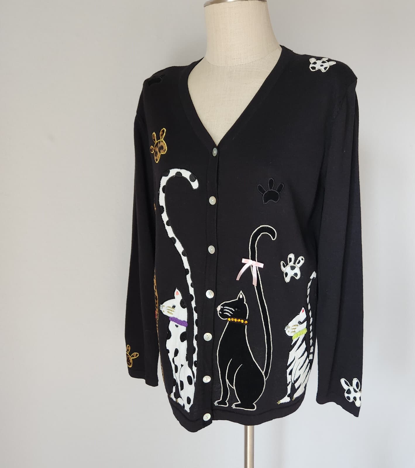 EUC Vintage Berek Cats Embroidered Ramie Blend Cardigan Button Black Women's L - Thumbnail 3