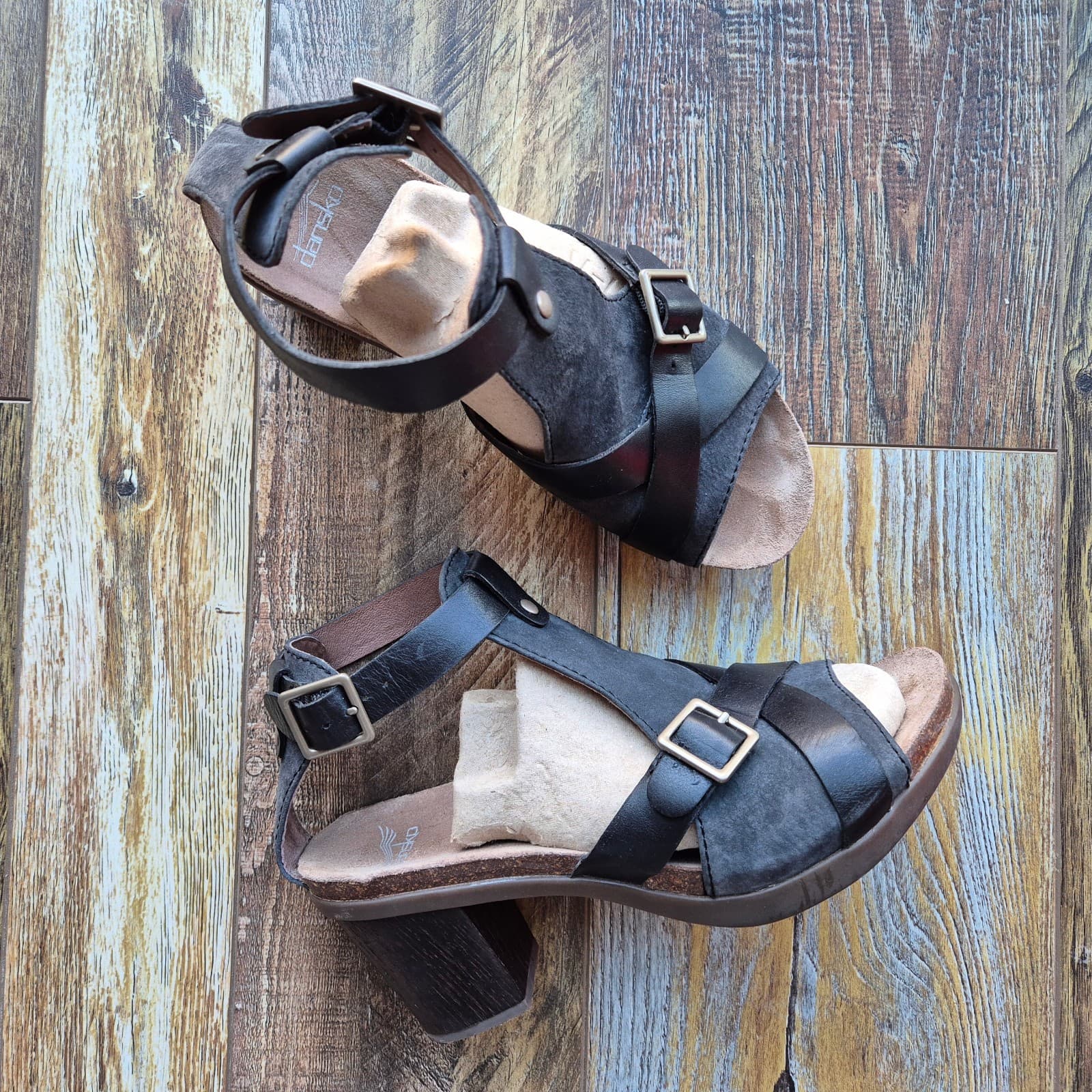 Dansko Dominique T-strap 3" Block Heel Sandals Cork Midsole Black Leather EU39 - Thumbnail 4