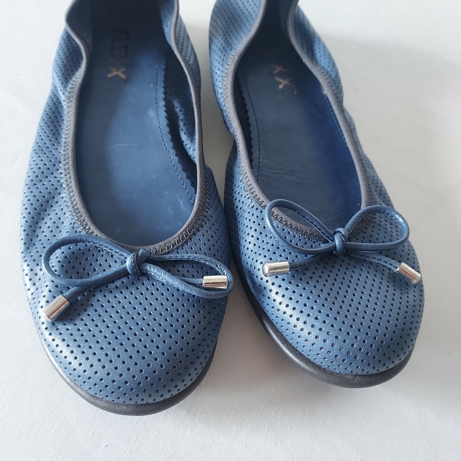 The FLEXX Leather Perforated Ballet Flat Slide On Bow Blue Women US8 EU39 - Thumbnail 4