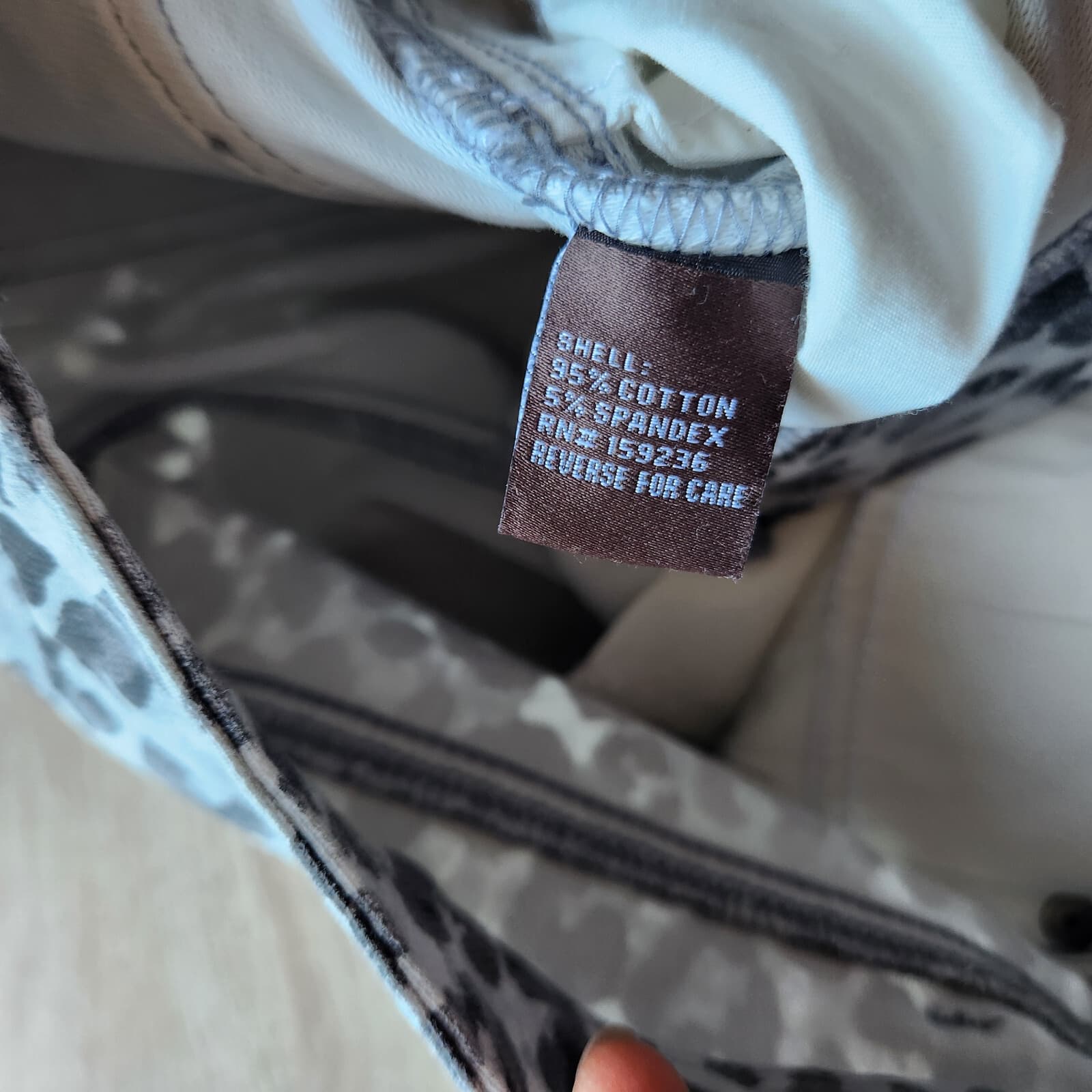 J. Mclaughlin Lexi Jeans Petit Watercolor Cheetah Skinny Stretch Light Grey Sz.4 - Thumbnail 10