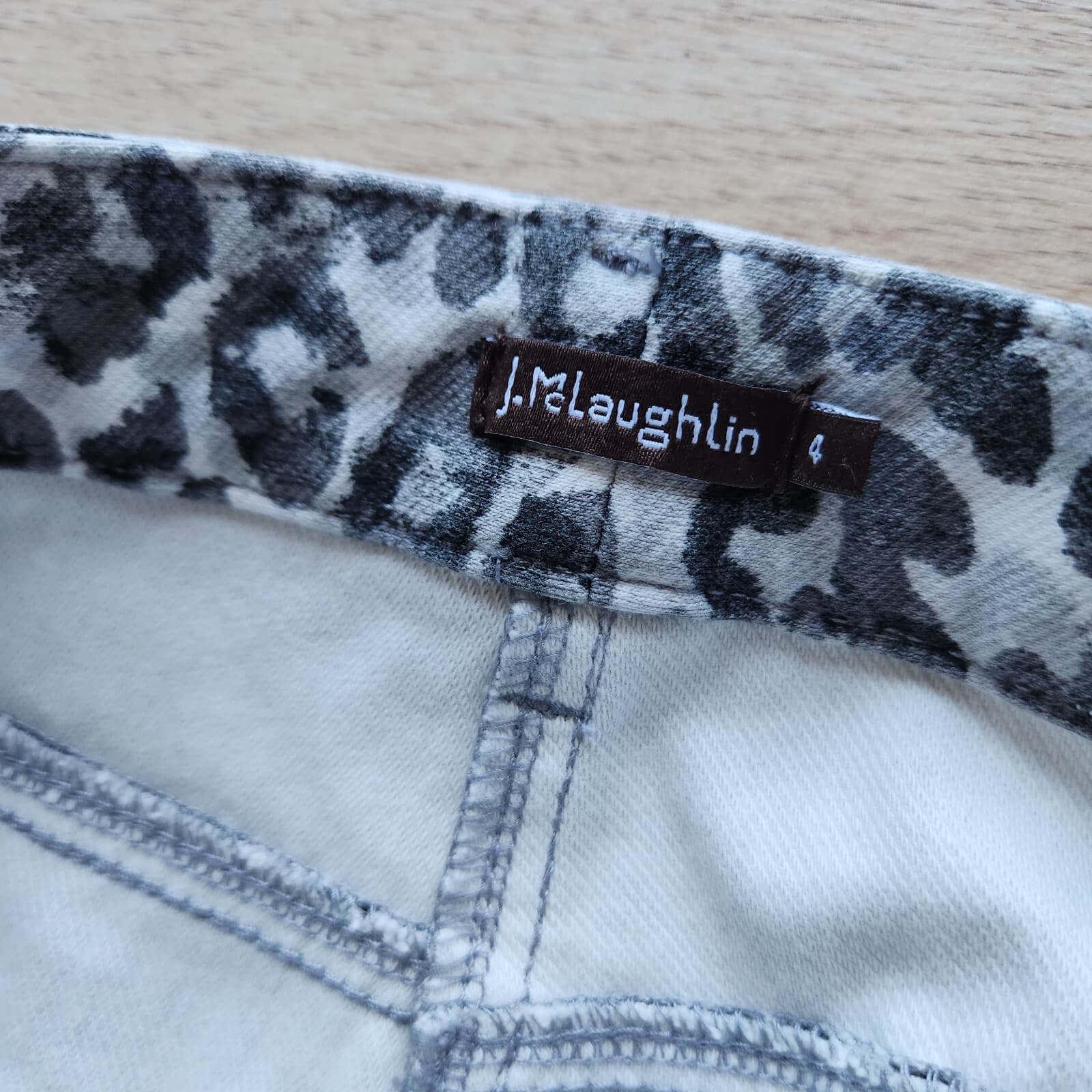 J. Mclaughlin Lexi Jeans Petit Watercolor Cheetah Skinny Stretch Light Grey Sz.4 - Thumbnail 9