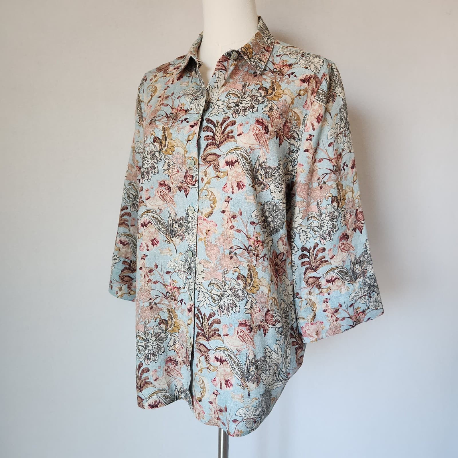 Chico's Non Iron Linen Bird Floral Button-Up Shirt 3/4 Sleeve Multicolor Sz.1/M - Thumbnail 3