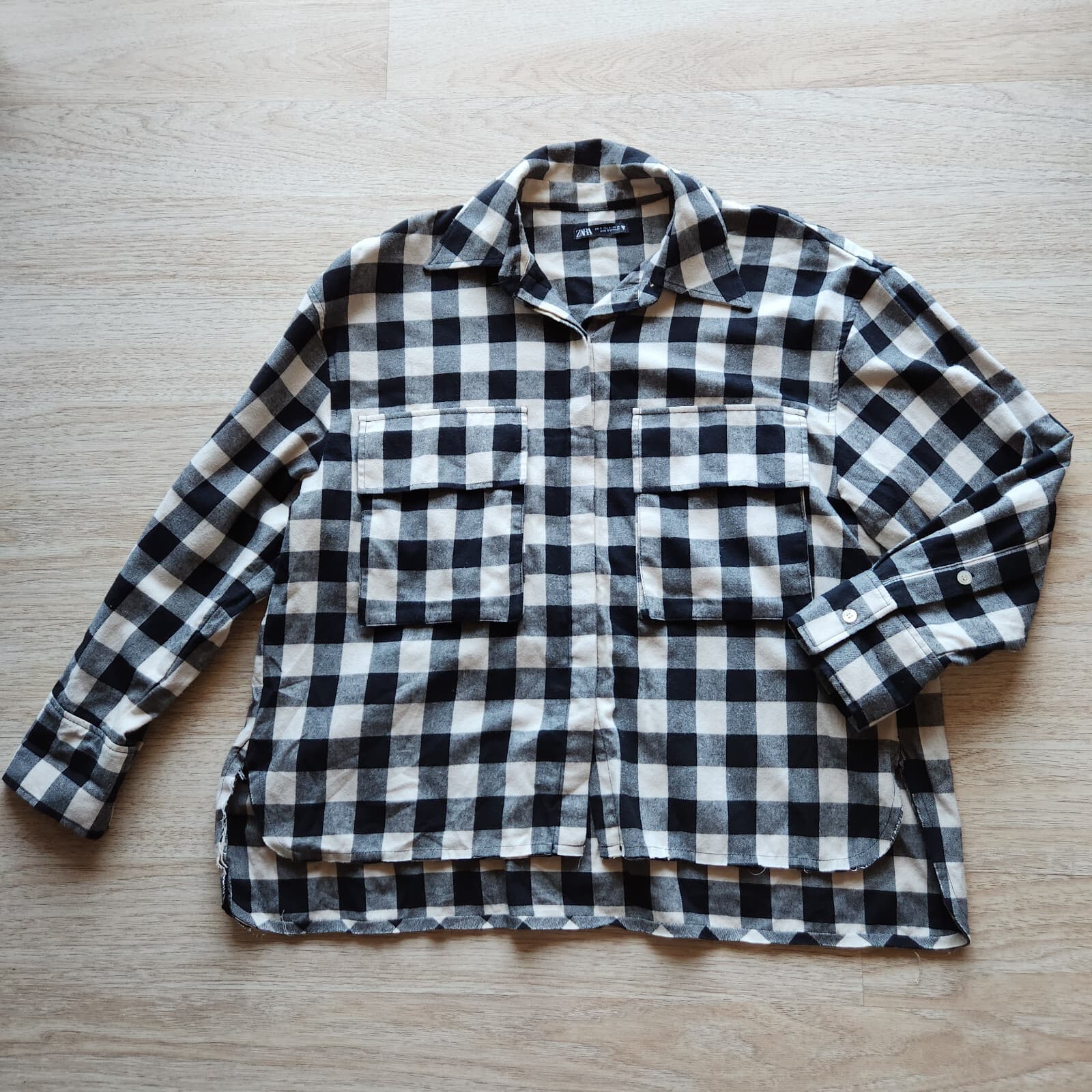 EUC ZARA Buffalo Plaid Oversize Shirt Button Long Sleeve Cotton Black Cream Sz.S - Thumbnail 5