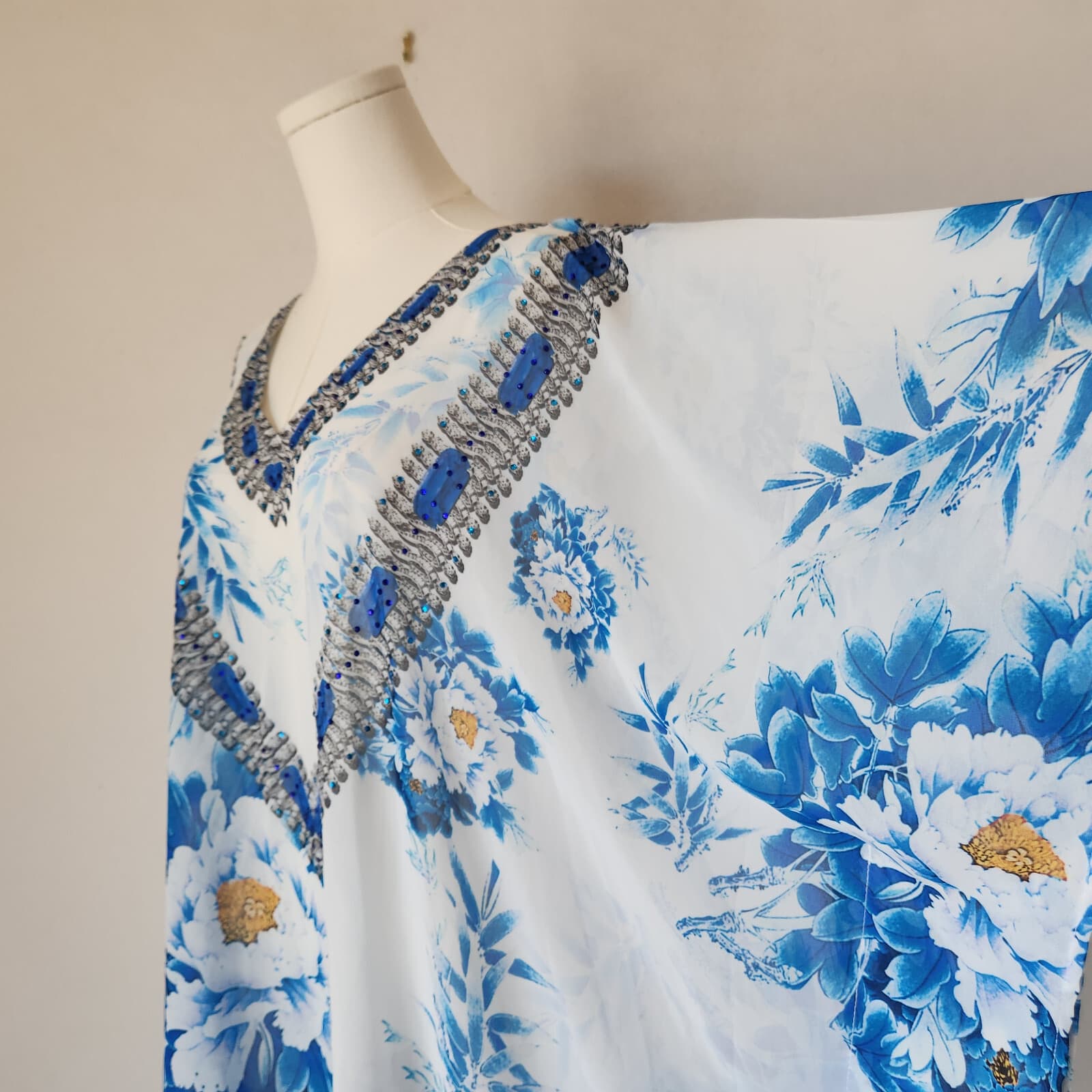 ASA Kaftans Beaded Jewel Caftan Top Tassel-Hem V-Neck Chiffon Blue White Sz.XXL - Thumbnail 4