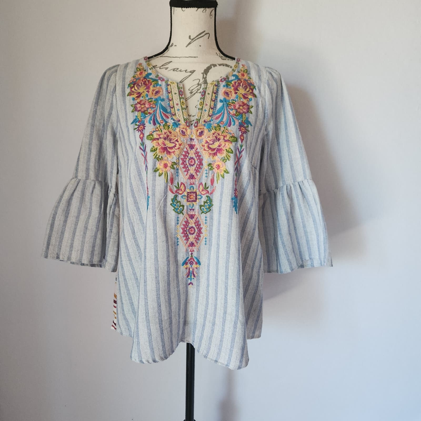 EUC Savanna Jane Embroidered Floral Stripe Popover Top 3/4 Bell Sleeve Blue Sz.S - Thumbnail 2