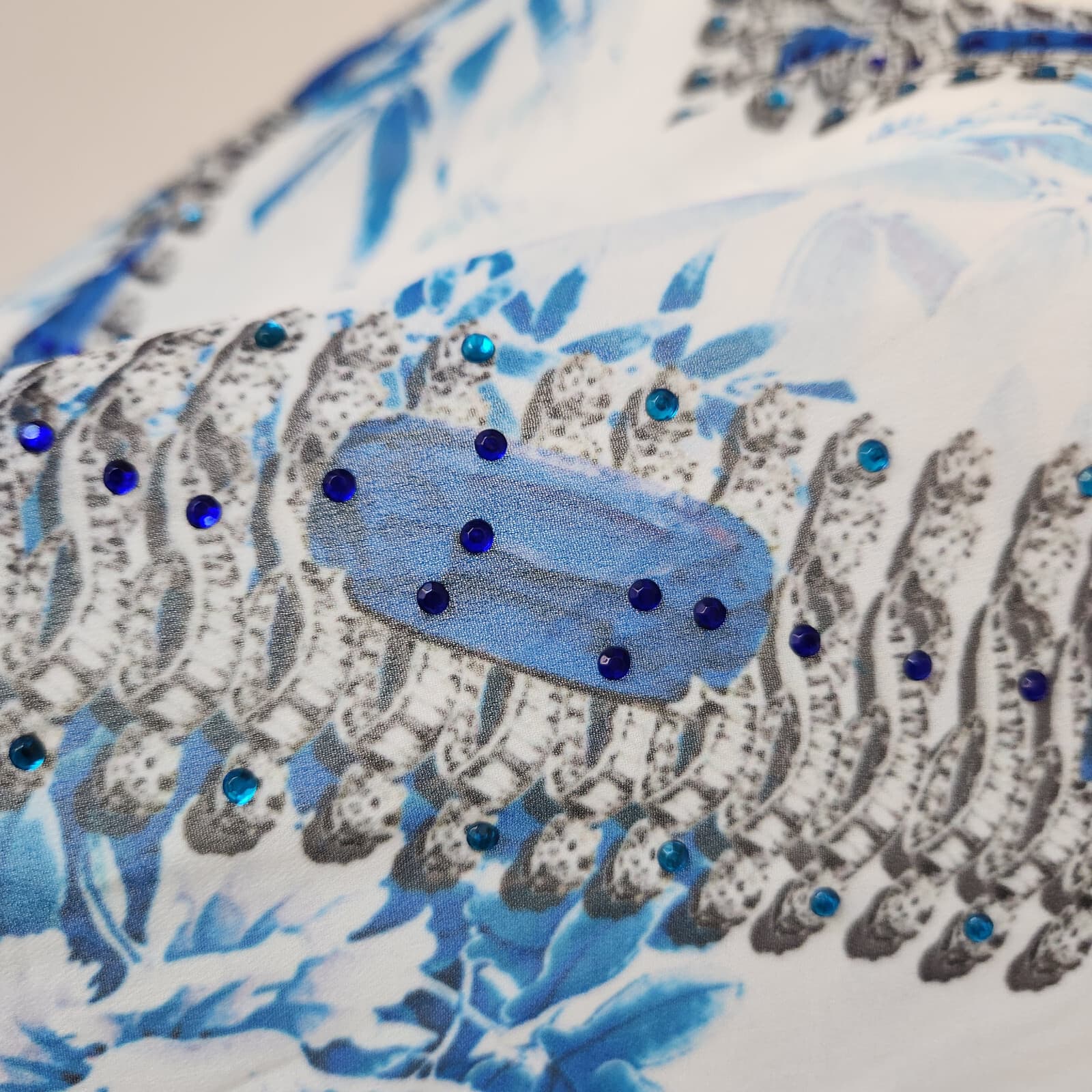 ASA Kaftans Beaded Jewel Caftan Top Tassel-Hem V-Neck Chiffon Blue White Sz.XXL - Thumbnail 6
