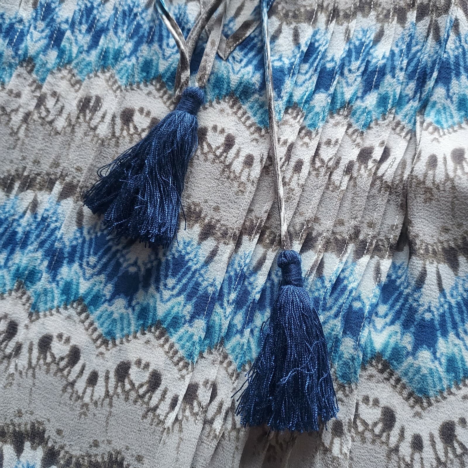 Sundance 100% Silk Pintuck Boho Blouse Tassel Long Sleeve Geo-Print Blue Sz.L - Thumbnail 9