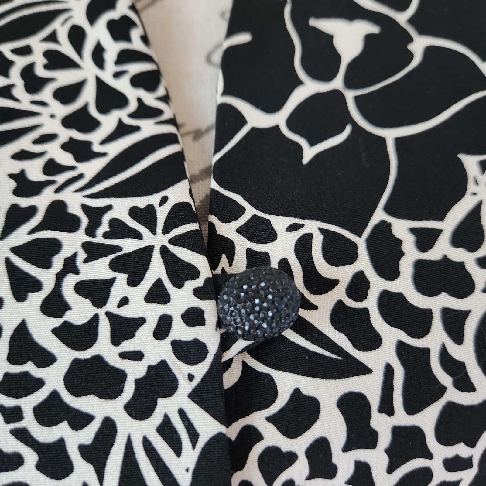 Vintage I. Magnin David Hayes 100% Silk Floral Top Button Lined Black White Sz.8 - Thumbnail 4