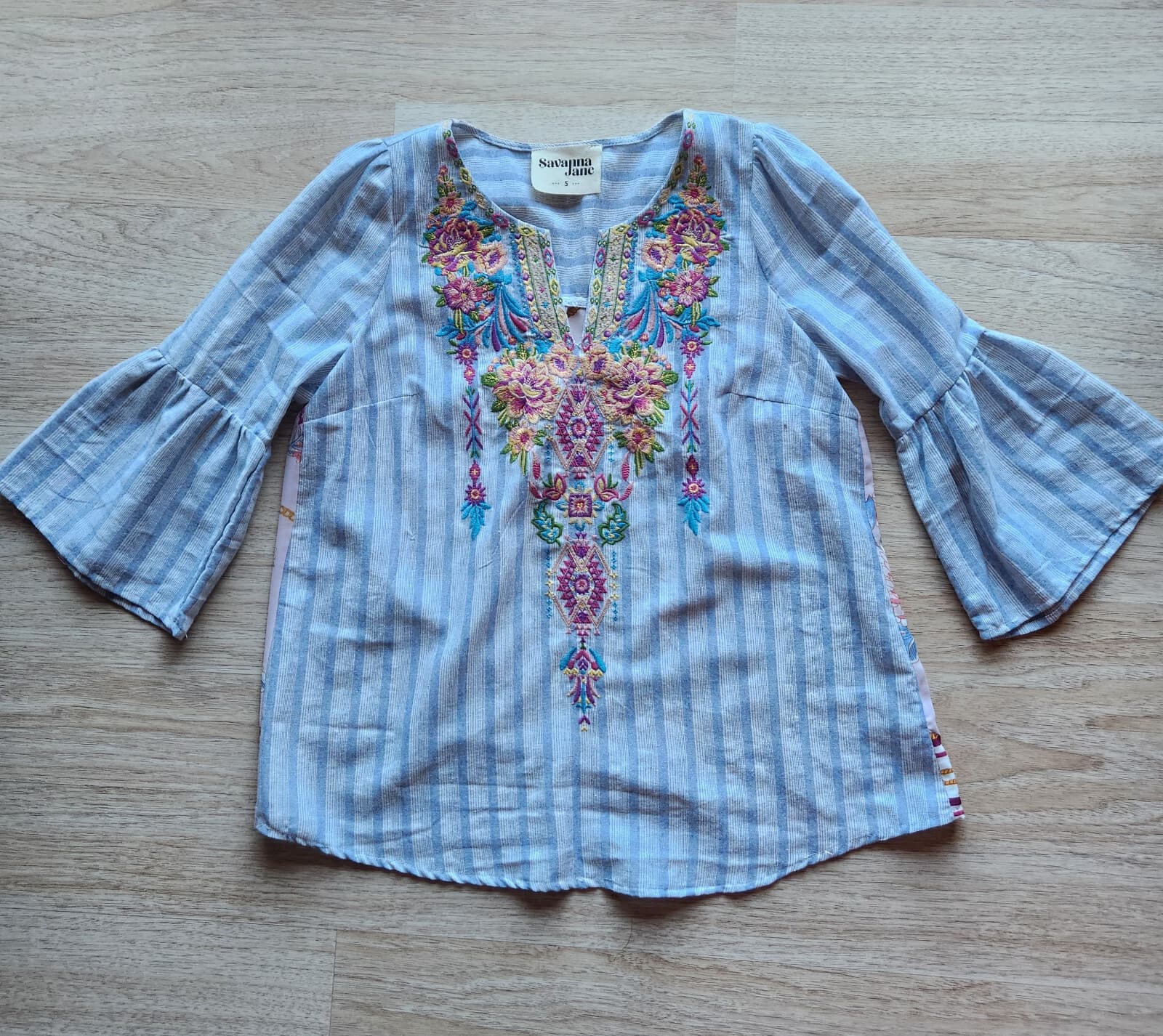 EUC Savanna Jane Embroidered Floral Stripe Popover Top 3/4 Bell Sleeve Blue Sz.S - Thumbnail 3