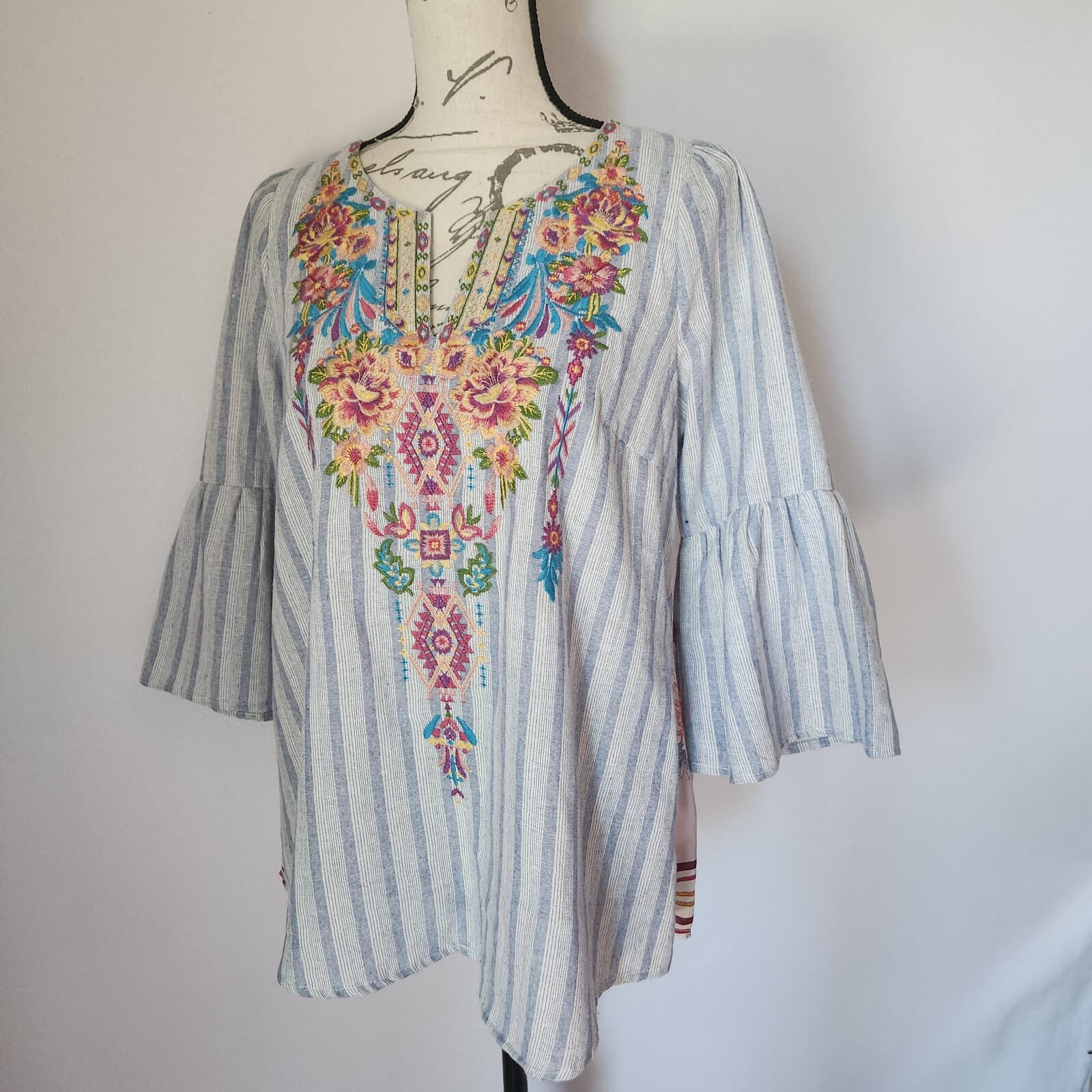 EUC Savanna Jane Embroidered Floral Stripe Popover Top 3/4 Bell Sleeve Blue Sz.S - Thumbnail 5