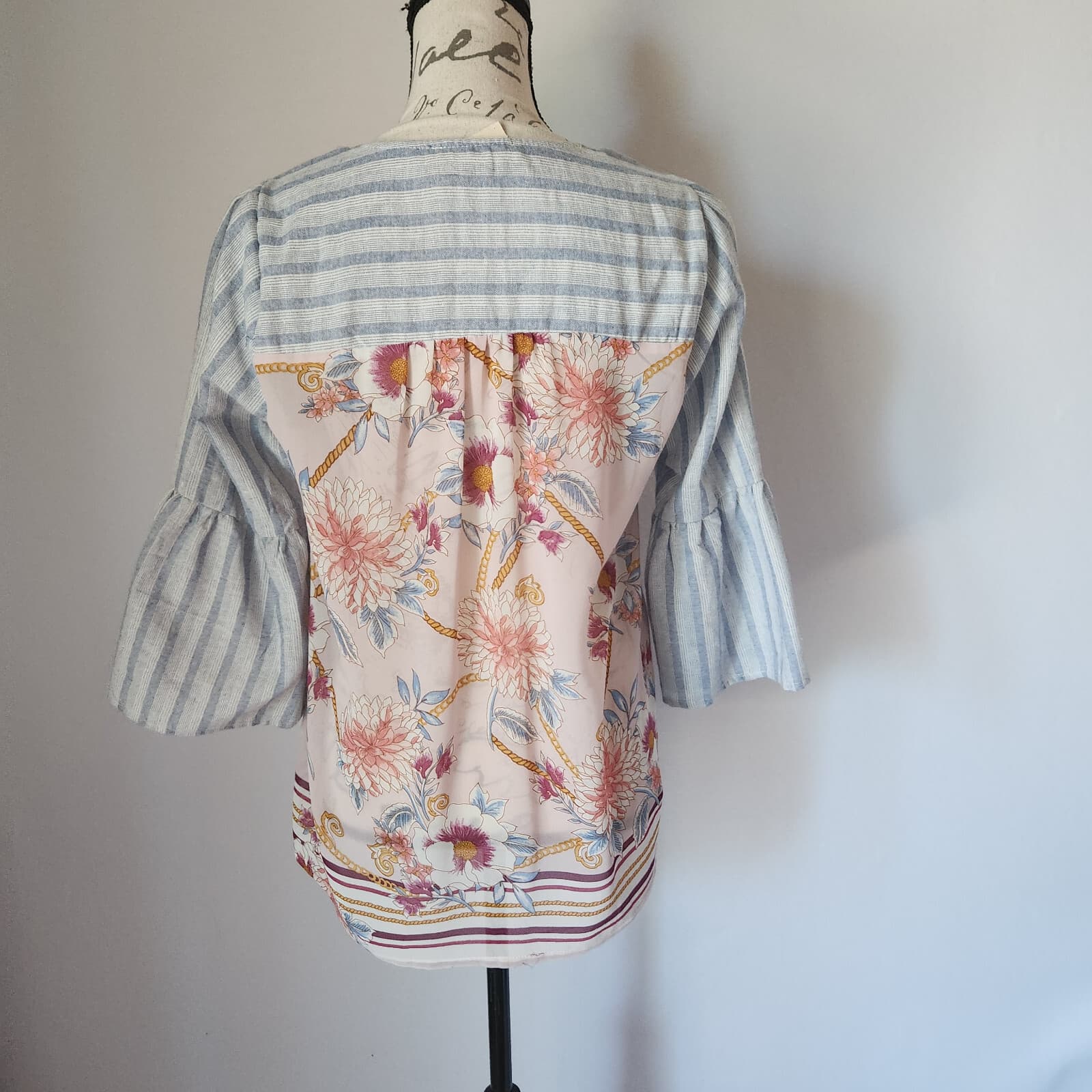 EUC Savanna Jane Embroidered Floral Stripe Popover Top 3/4 Bell Sleeve Blue Sz.S - Thumbnail 8