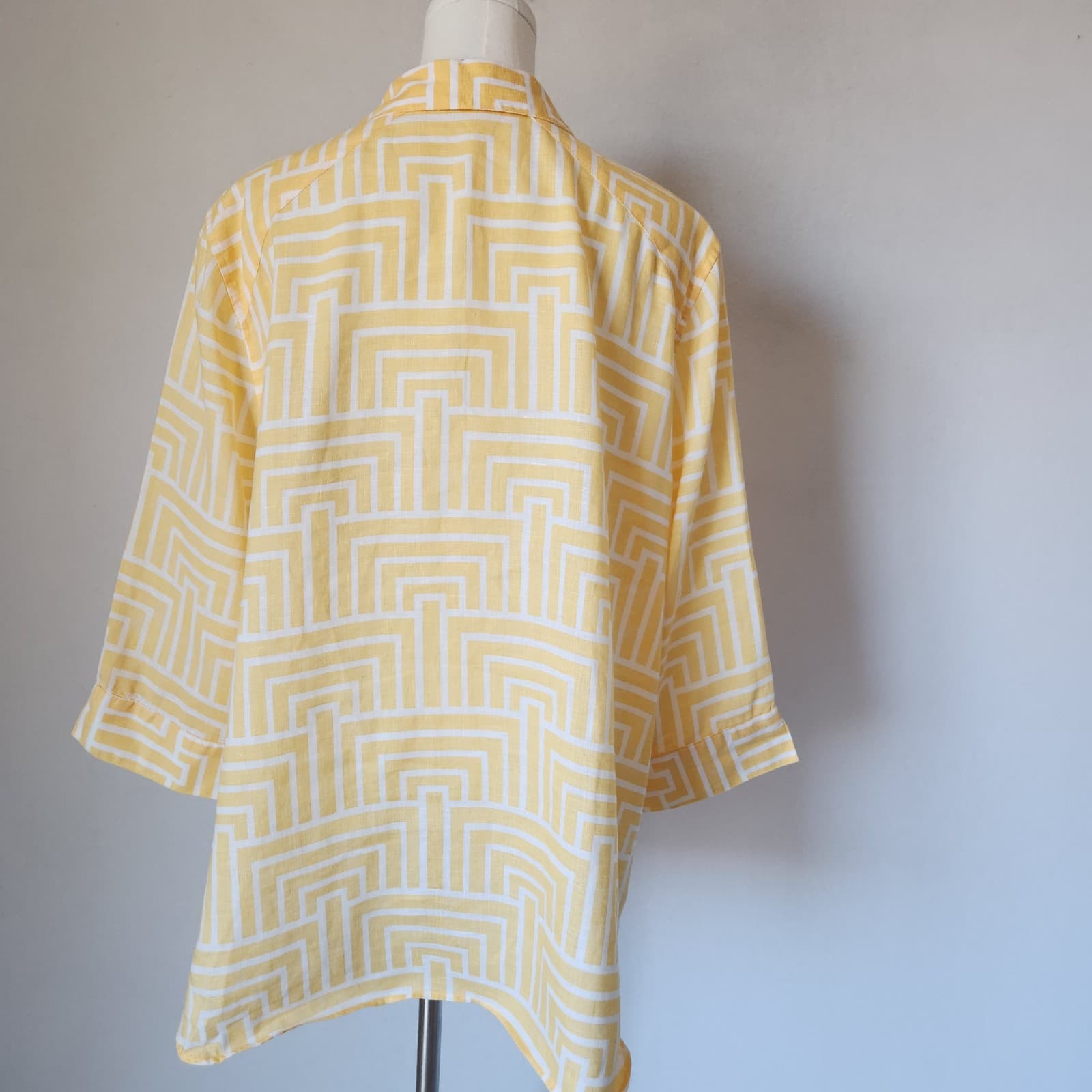 Chico's Non Iron Linen Maze Printed Button-Up Tunic Shirt 3/4 Sleeve Yellow Sz.4 - Thumbnail 4