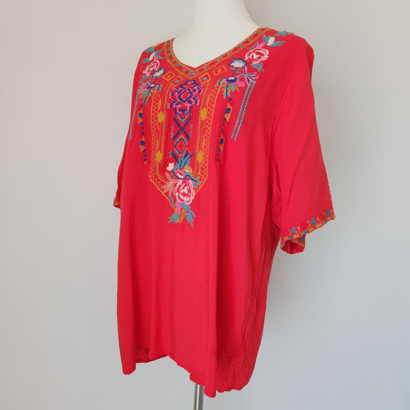 NWT KOMILI Embroidered Bohemian Tunic Blouse Short Sleeve V-Neck Cotton Red Sz.L - Thumbnail 3