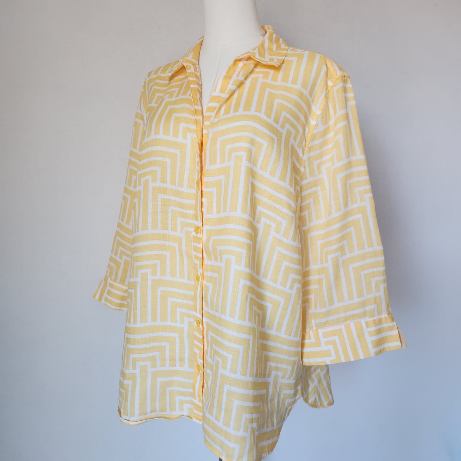 Chico's Non Iron Linen Maze Printed Button-Up Tunic Shirt 3/4 Sleeve Yellow Sz.4 - Thumbnail 2