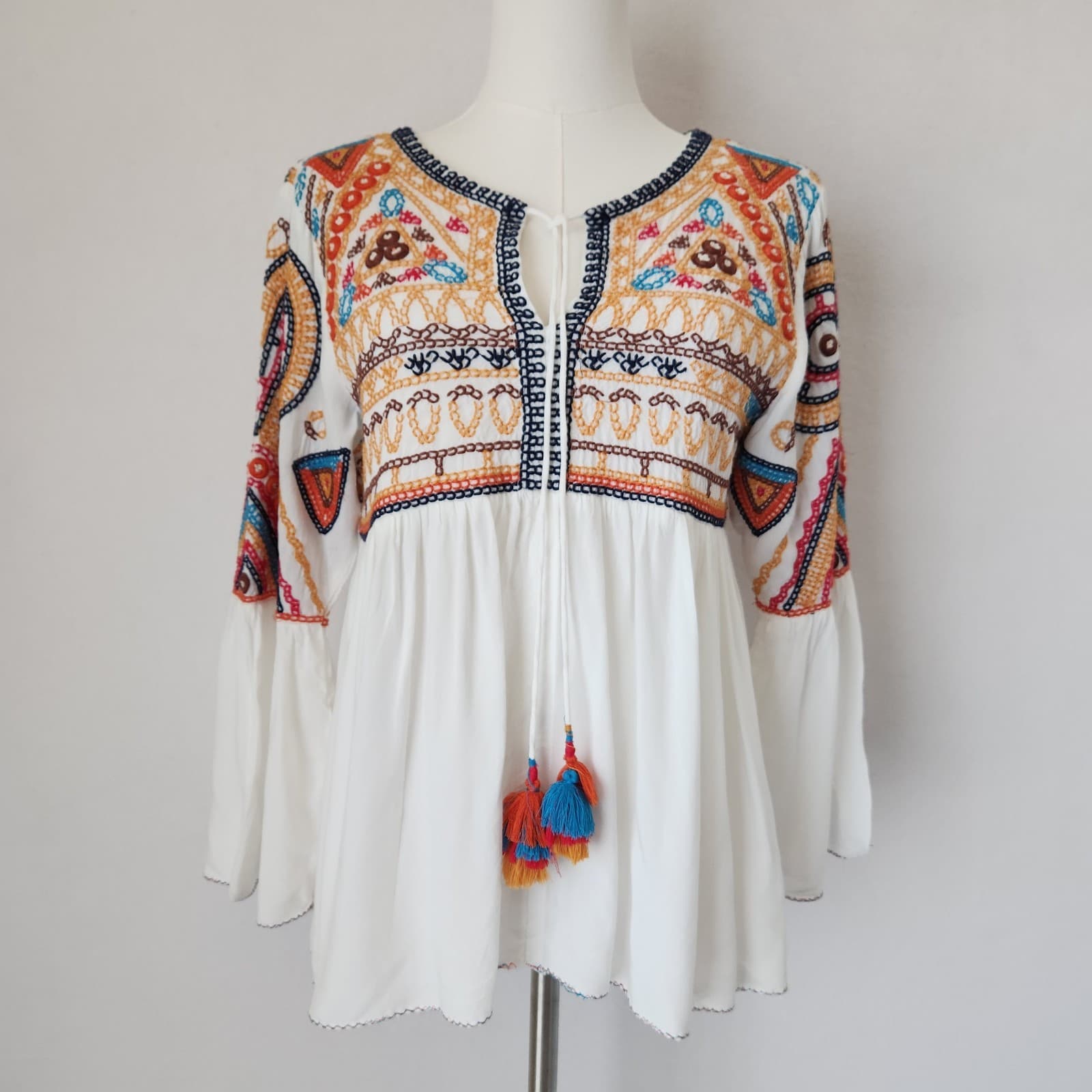 Feathers by Tolani Mara Embroidered Boho Blouse Tassel Bell-Sleeve White Sz.M - Thumbnail 2