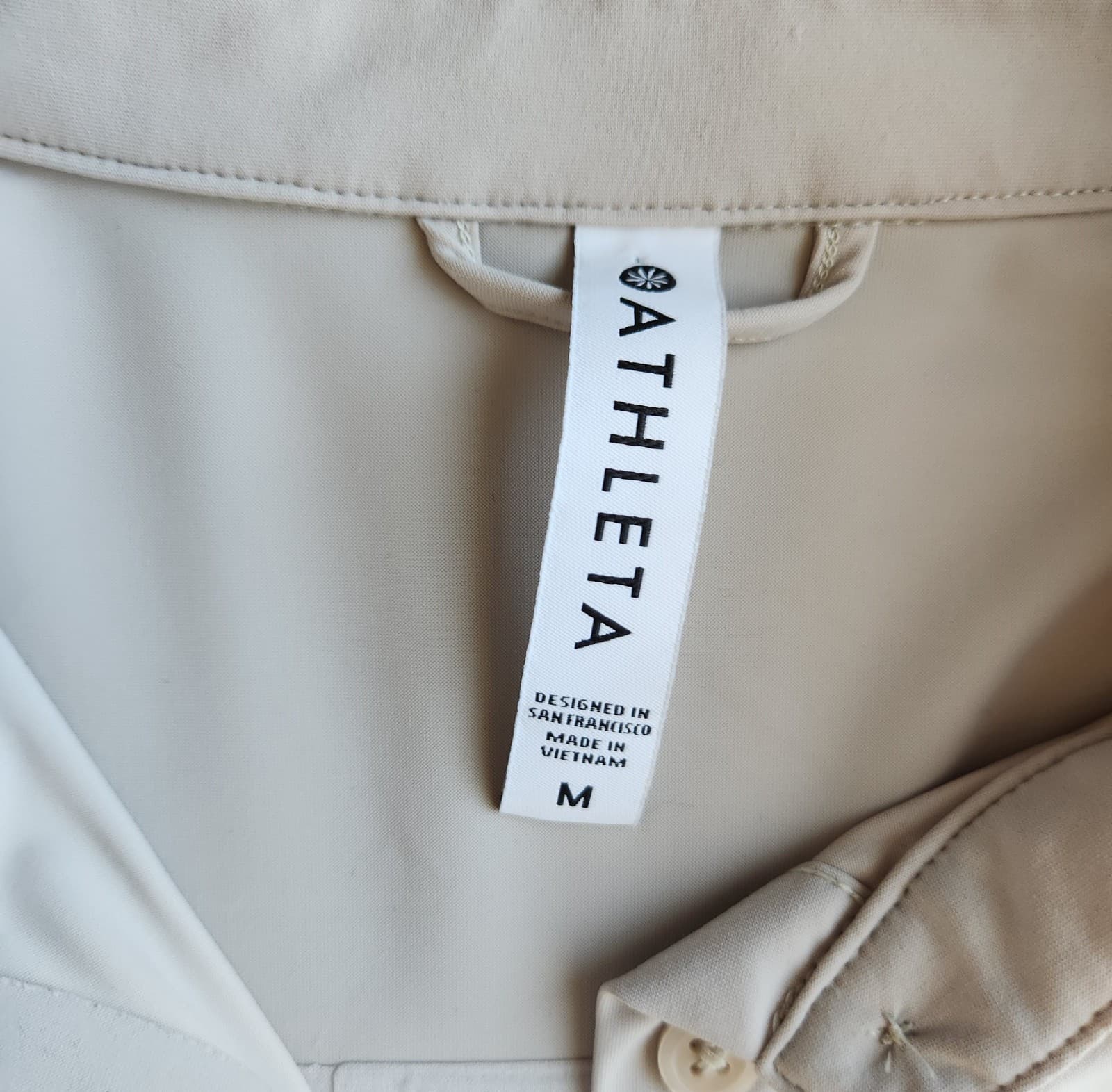 Athleta Urbanite Button-Up Wrinkle-Resistant Shirt Long Sleeve Pocket Beige Sz.M - Thumbnail 9