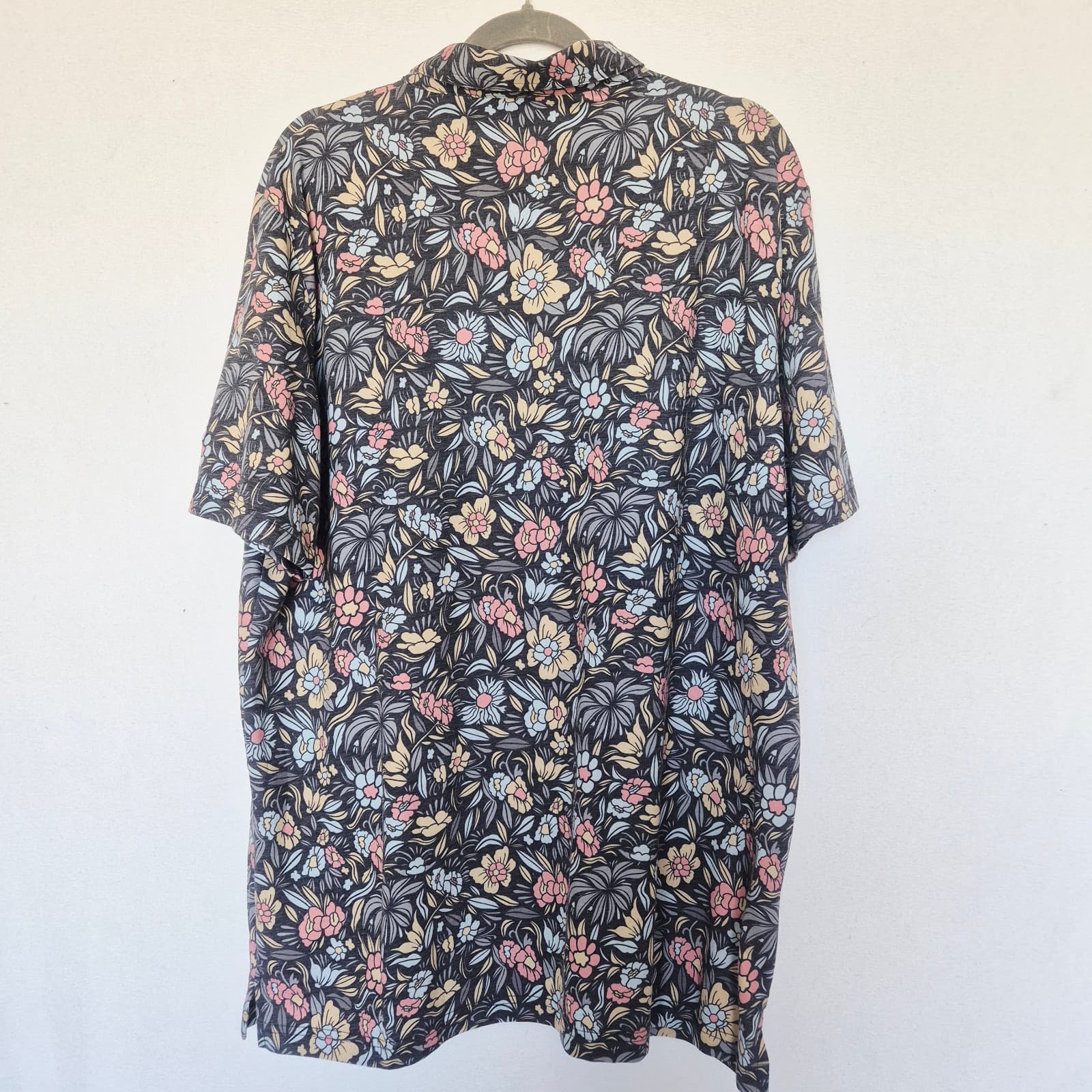 Travis Mattew Floral Featherweight Day Cruise Polo Shirt Men's XXL *Embroidered - Thumbnail 5