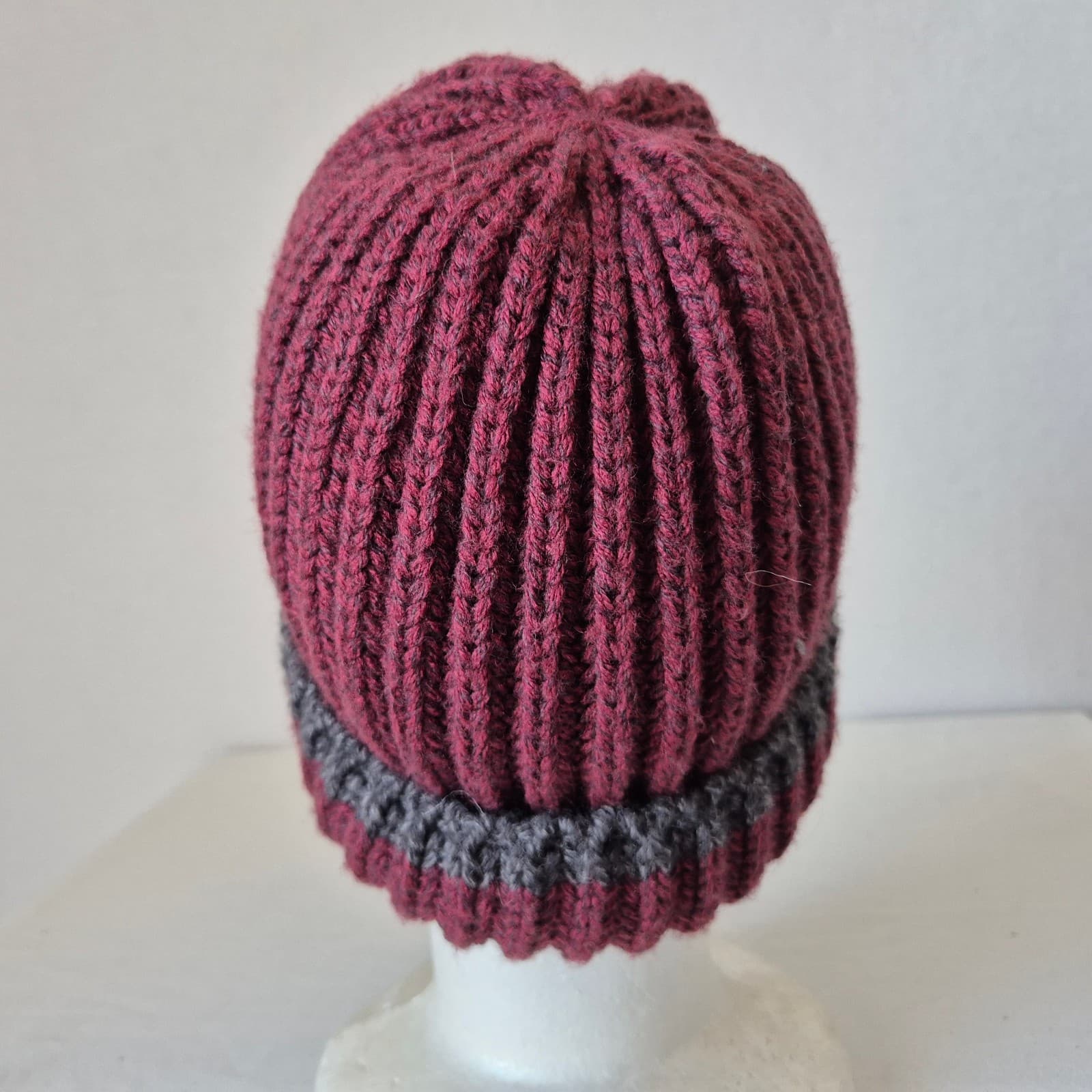 Woolrich Wool Blend Ribbed Knit Fold Cuff Winter Beanie Red Grey Unisex One Size - Thumbnail 3