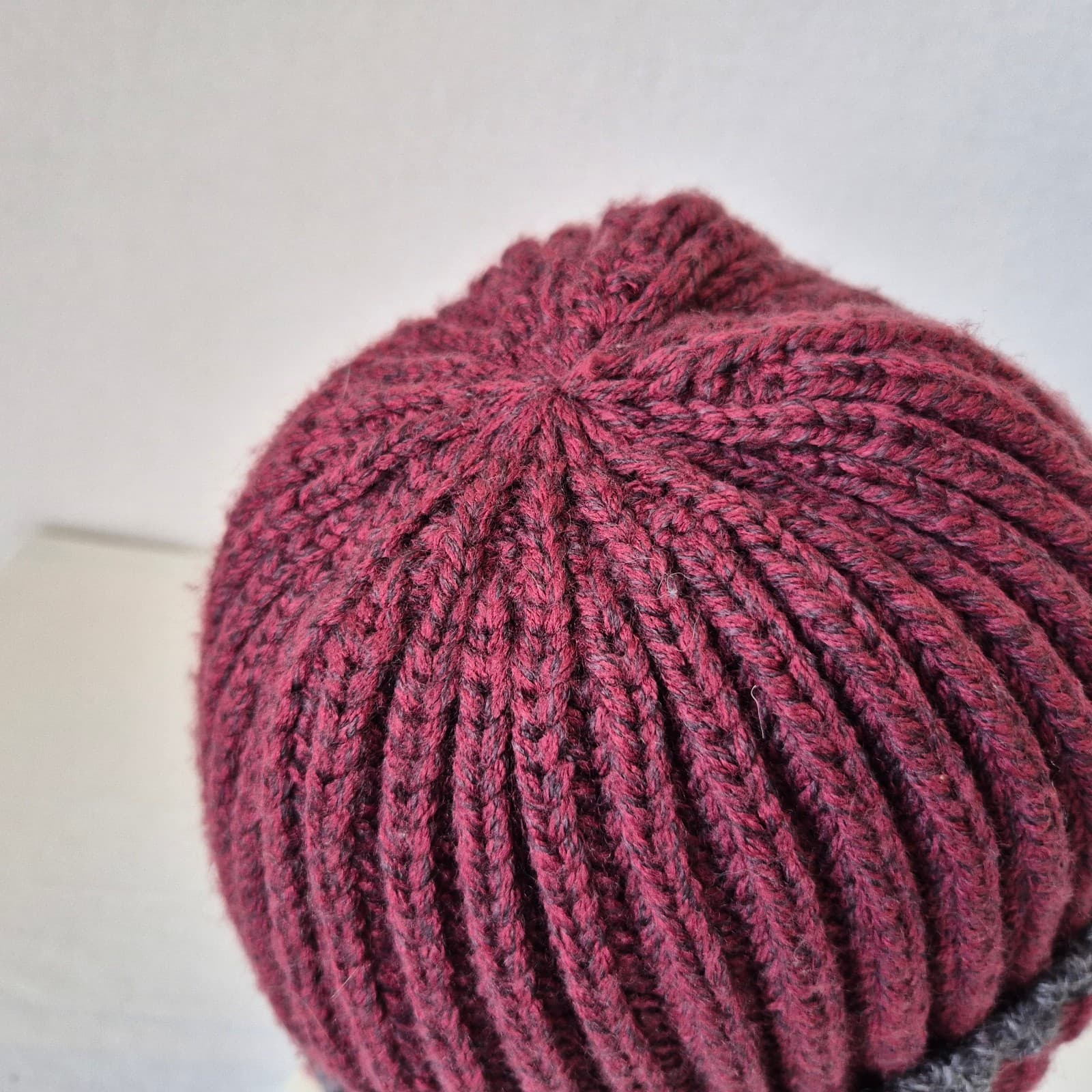 Woolrich Wool Blend Ribbed Knit Fold Cuff Winter Beanie Red Grey Unisex One Size - Thumbnail 5
