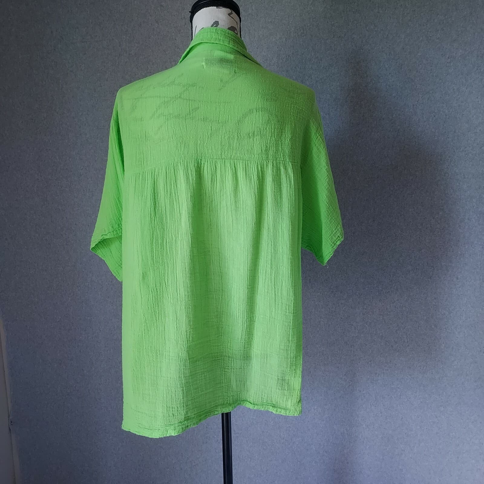 Bloomingdale's Gauzy Tunic Shirt Short Sleeve Button Cotton Green L Made in USA - Thumbnail 4