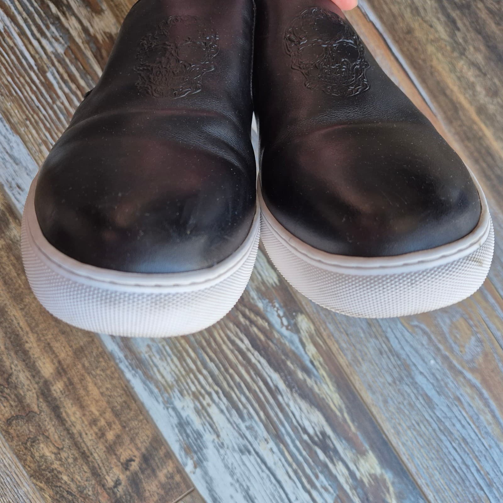 Robert Graham Men's US8.5 Floyd Skull Embossed Black Leather Slip On Sneakers - Thumbnail 7