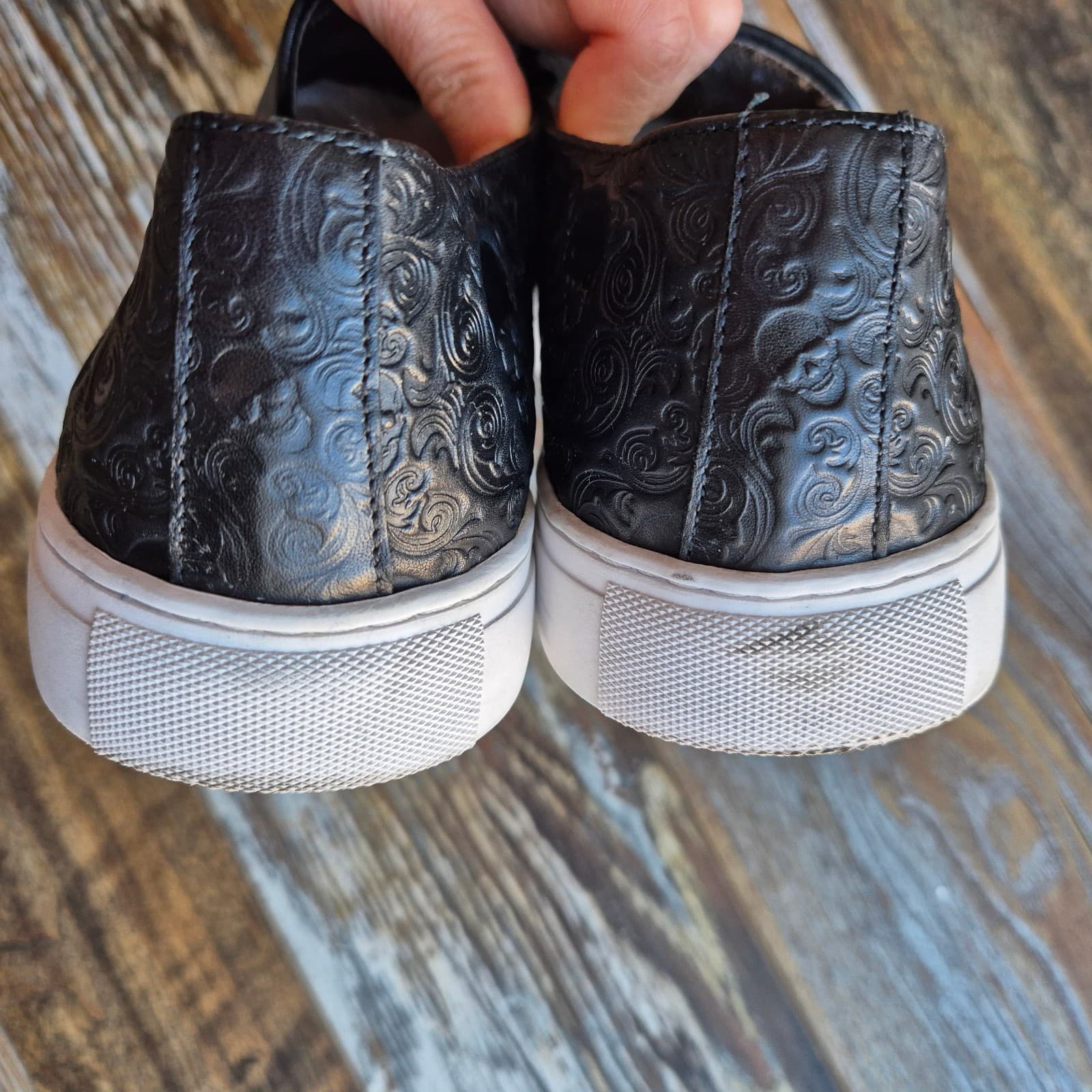 Robert Graham Men's US8.5 Floyd Skull Embossed Black Leather Slip On Sneakers - Thumbnail 8