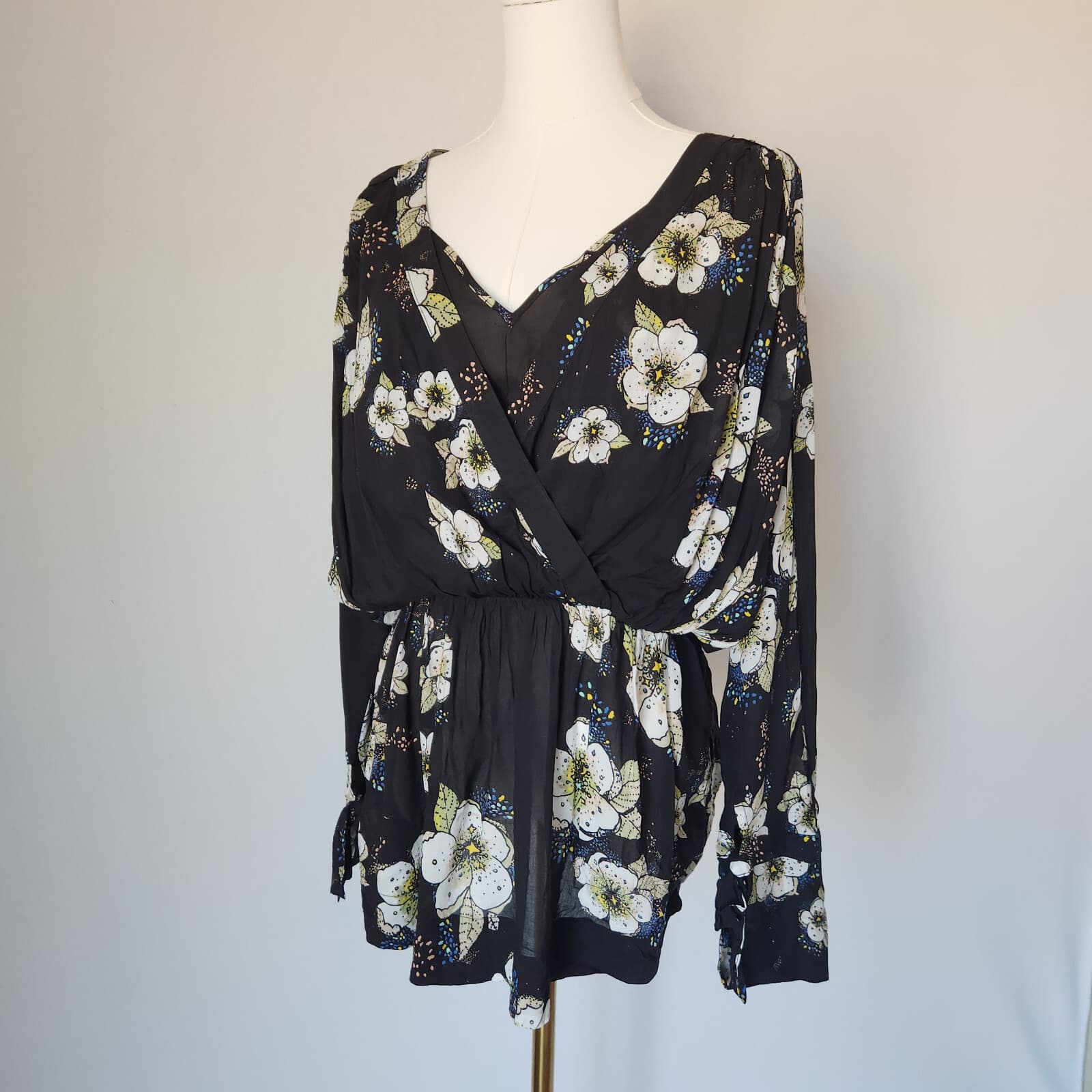NWoT Free People Tuscan Dreams Gathered Waist Top Long Sleeve Floral Black S/M - Thumbnail 2