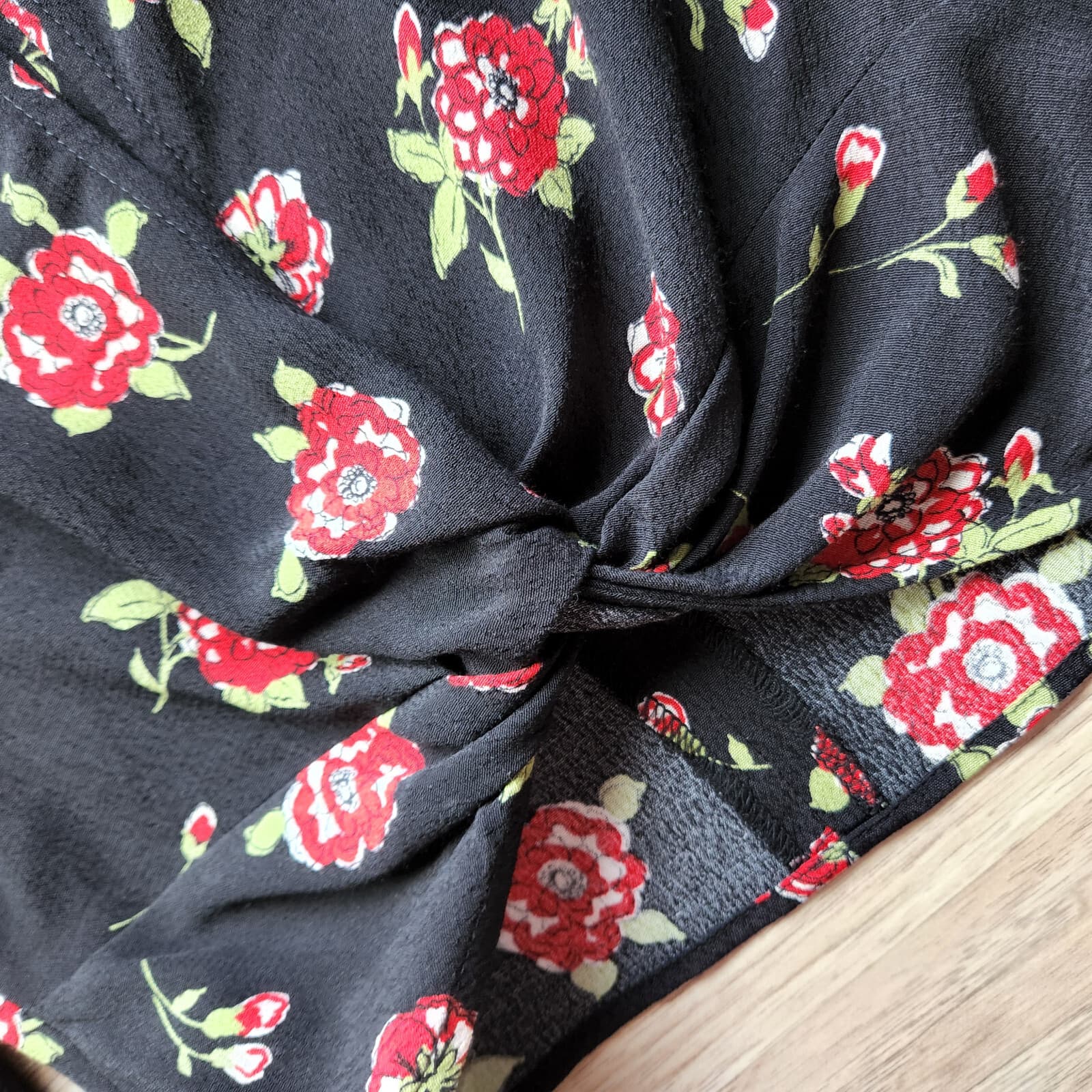 NWT ZARA Floral Crop Top Key-Hole Long Sleeve Zip Red-Black Viscose Women XS - Thumbnail 8