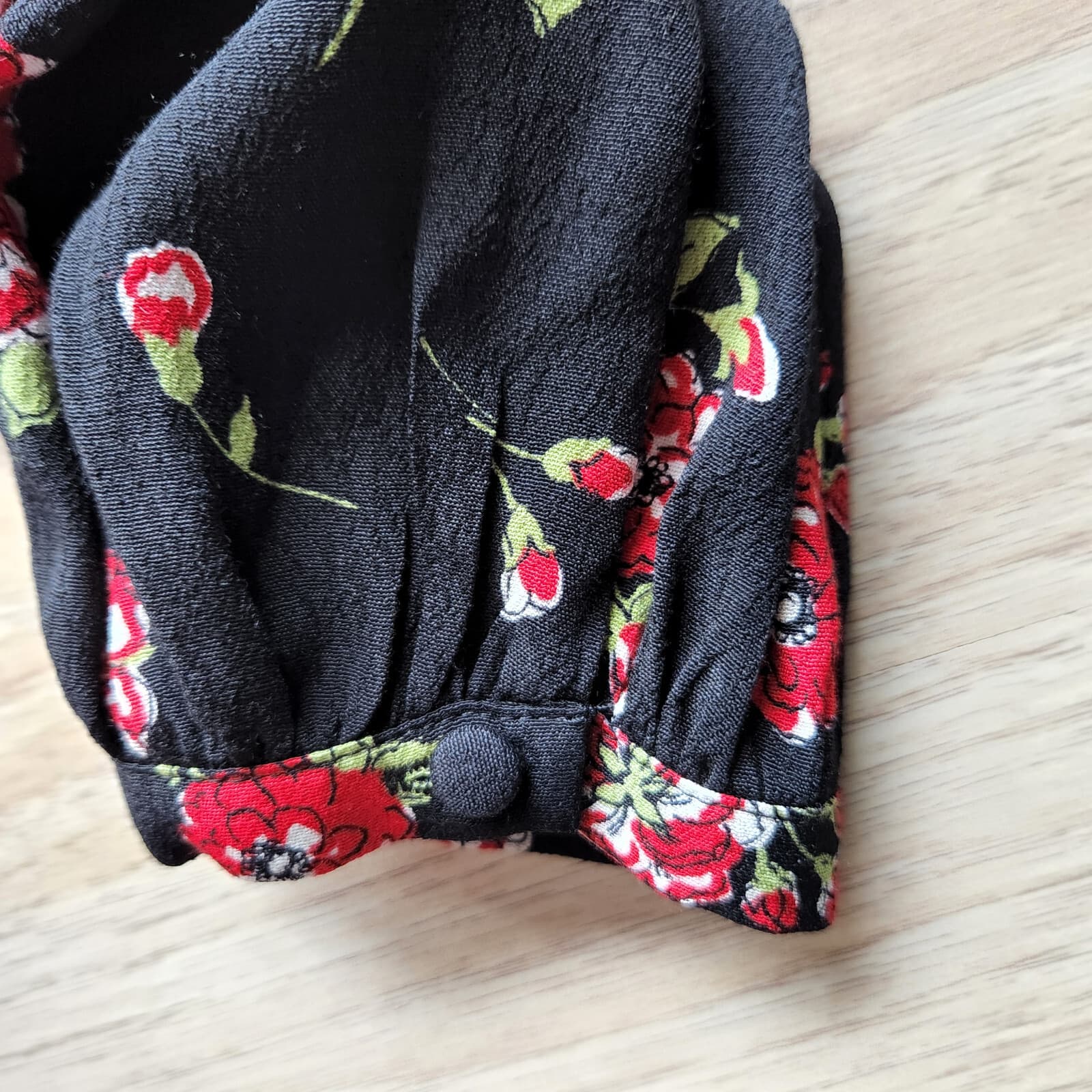 NWT ZARA Floral Crop Top Key-Hole Long Sleeve Zip Red-Black Viscose Women XS - Thumbnail 7